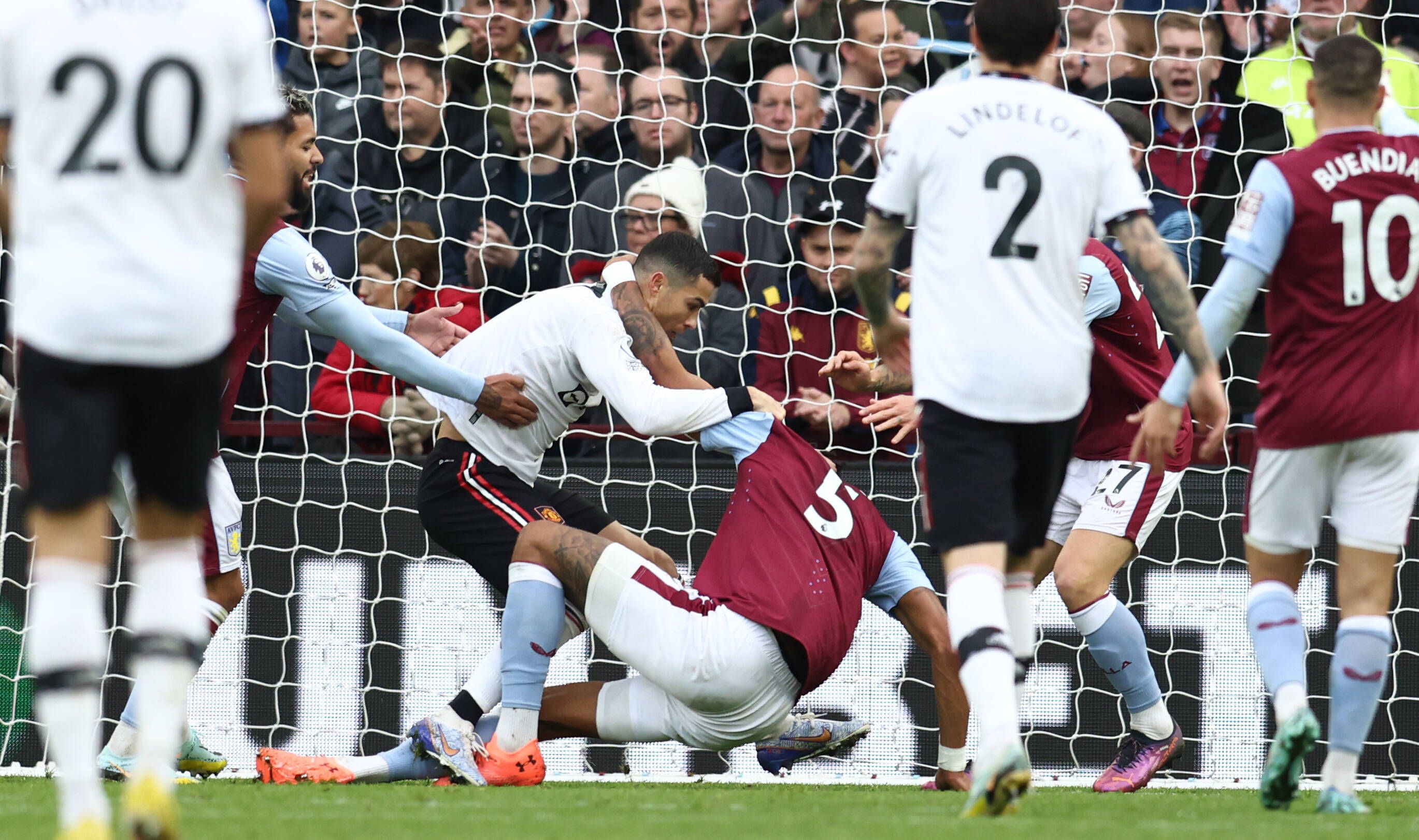  Birmingham, England, 6th November 2022. Cristiano Ronaldo of Manchester United, ManU clashes with Tyrone Mings of Aston Villa during the Premier League match at Villa Park, Birmingham. Picture credit should read: Darren Staples / Sportimage PUBLICATIONxNOTxINxUK SPI-2021-0044