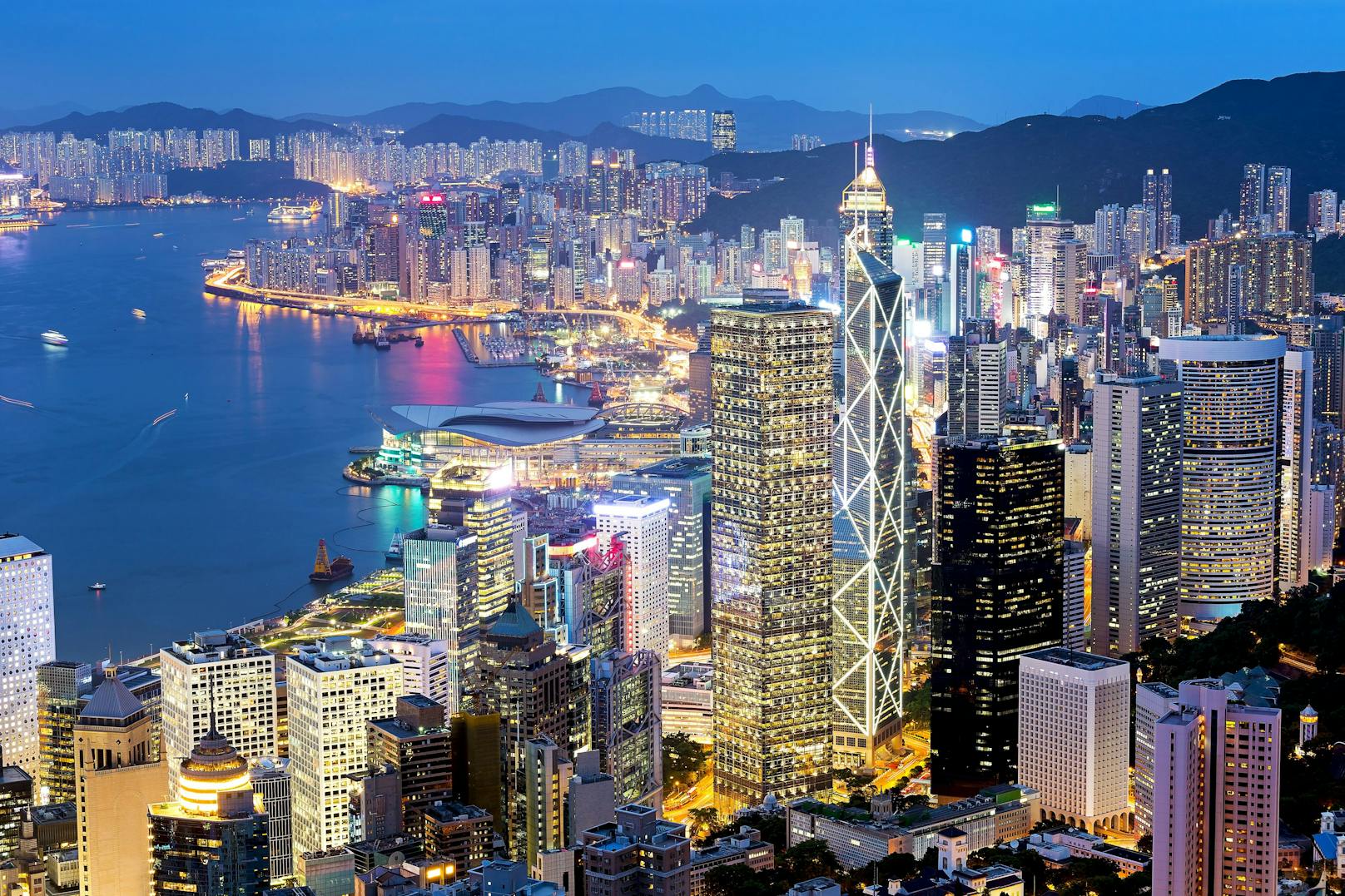 <strong>8. Hongkong (Wertung: 78,6/100):</strong> Obwohl es in der Metropole vor allem eine hohe Kriminalitätsrate in Bezug auf Taschendiebstahl und organisiertes Verbrechen gibt, fühlen sich die Bewohner sicher auf der Straße.