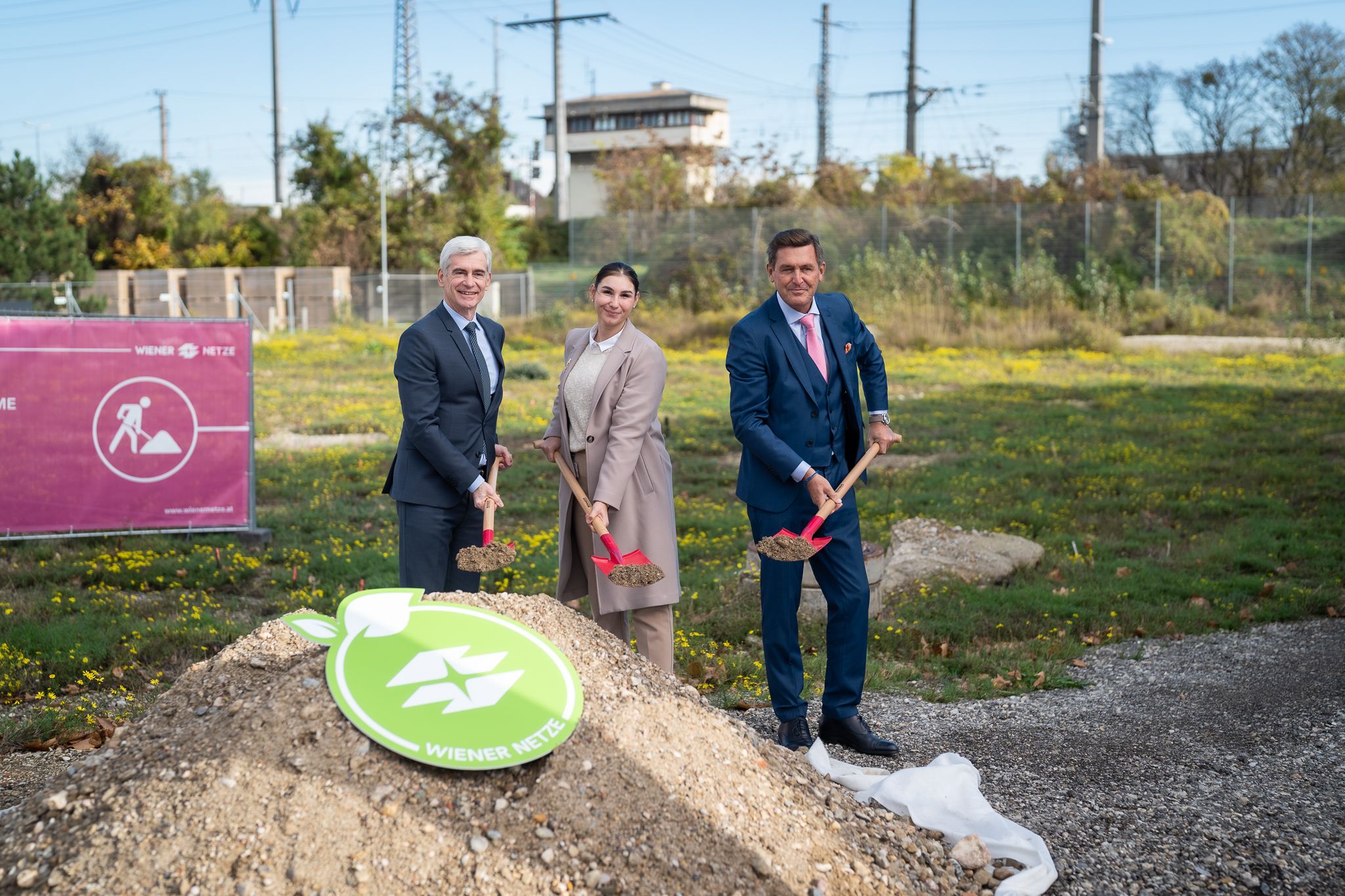 In Simmering entsteht ein neues, nachhaltiges Wertstoffzentrum. (v.l.n.r. Thomas Maderbacher, Kerstin Kugler, Peter Hanke)