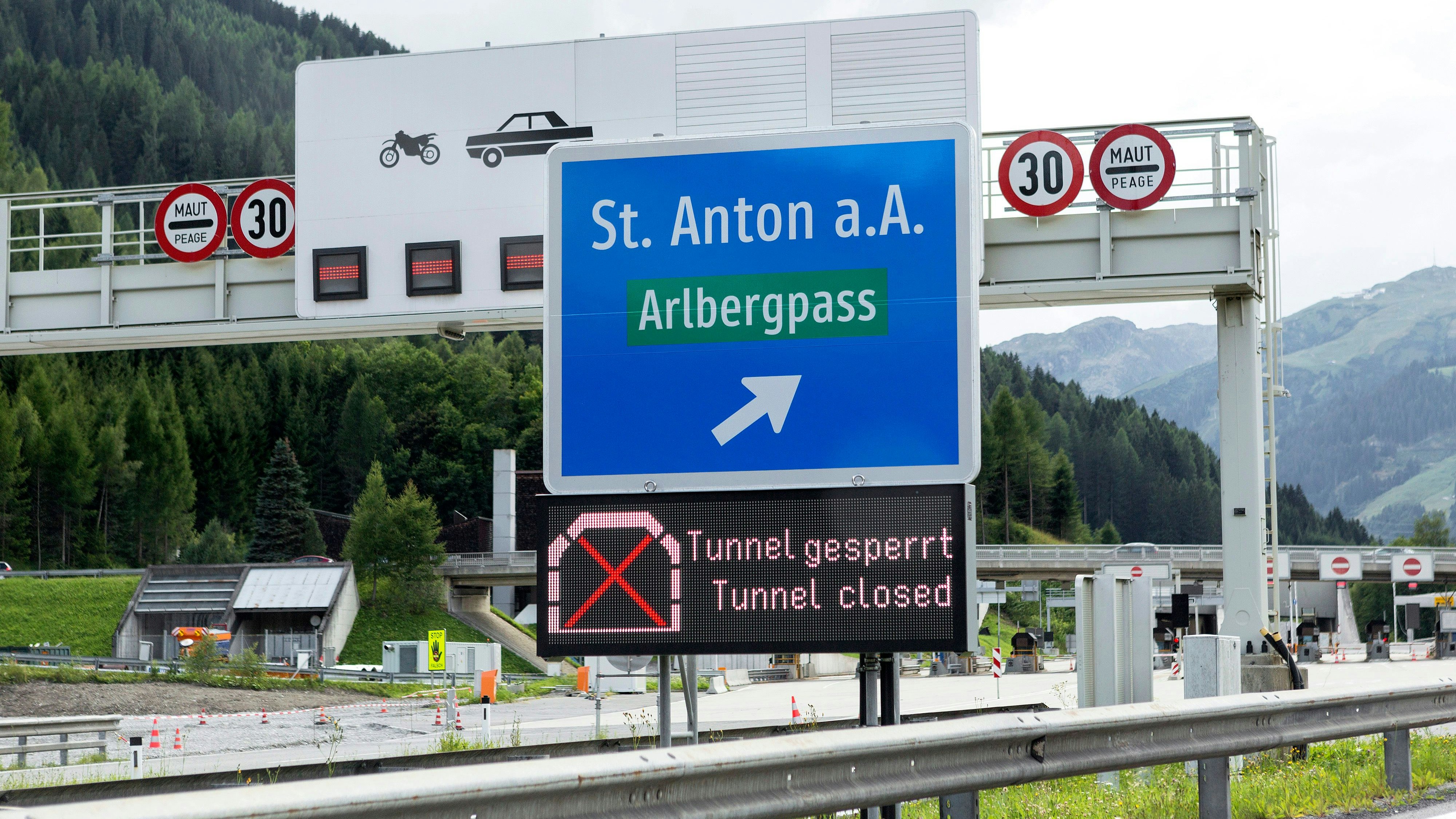 Download von www.picturedesk.com am 07.11.2022 (10:57).  Sperre Arlbergtunnel vom 24.April bis 2. Oktober 2017, Österreich - 20170730_PD11253 - Rechteinfo: Rights Managed (RM)