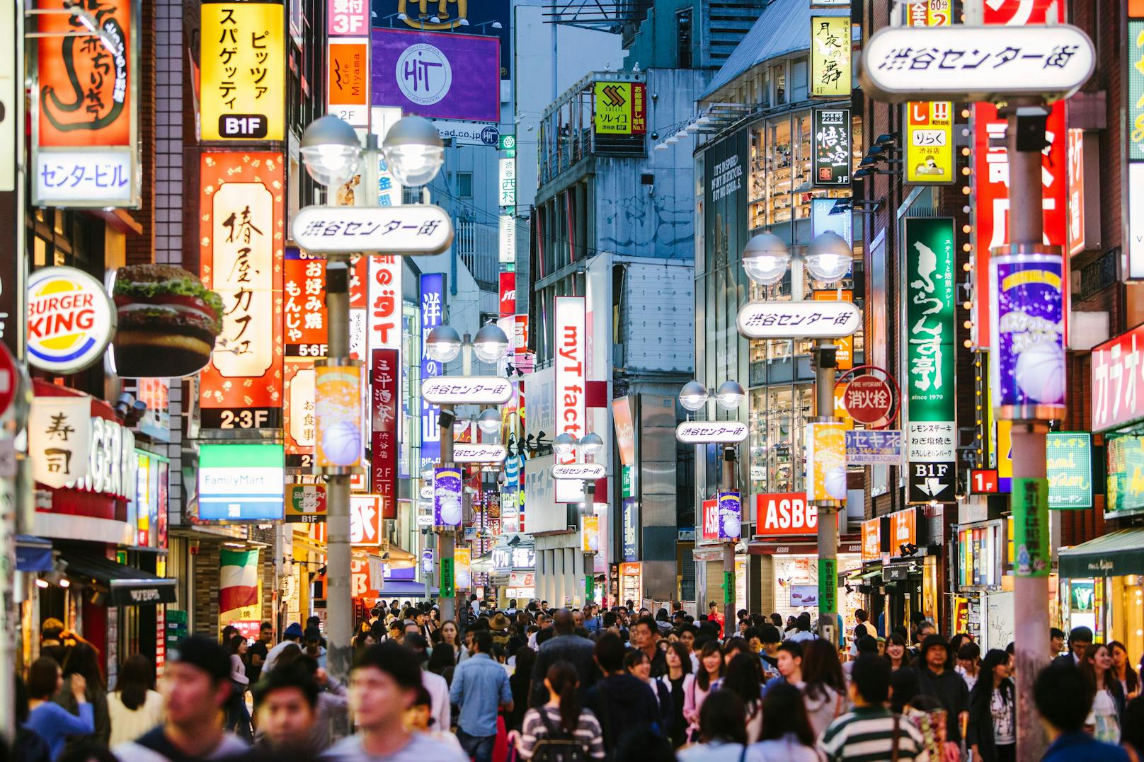 <strong>5. Tokio (Wertung: 80/100):</strong> Japans Hauptstadt ist als sicherste Stadt der Welt innerhalb von nur einem Jahr weit abgerutscht. Woran es liegt? Die anderen Metropolen haben sich offensichtlich verbessert und weiterentwickelt.