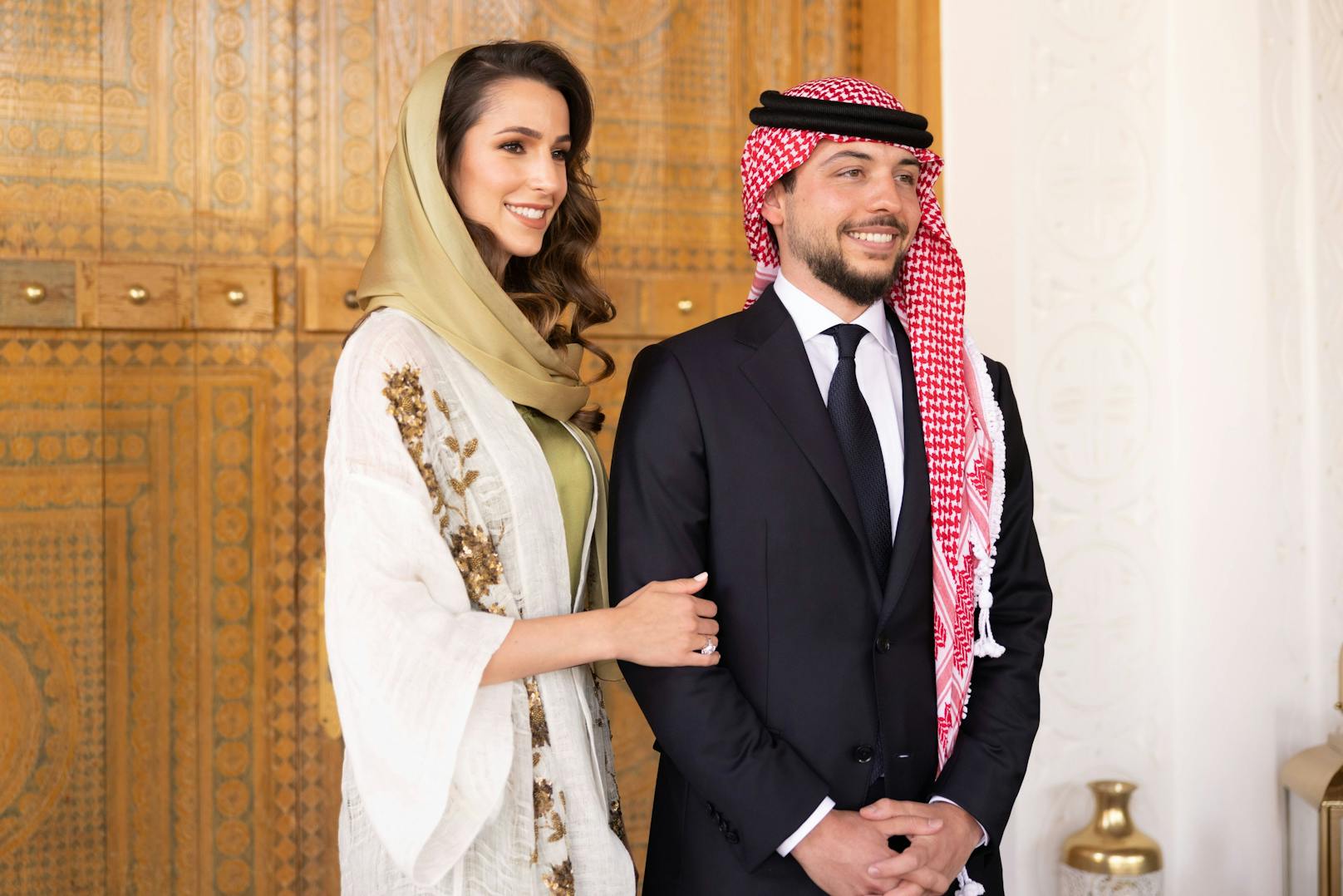 Der jordanische Kronprinz Hussein bin Abdullah (28) hat sich im August dieses Jahres mit Rajwa Al Saif verlobt.