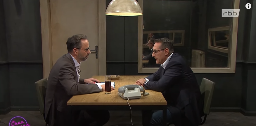 HC Strache war beim Berliner Comedian Kurt Krömer im Interview.