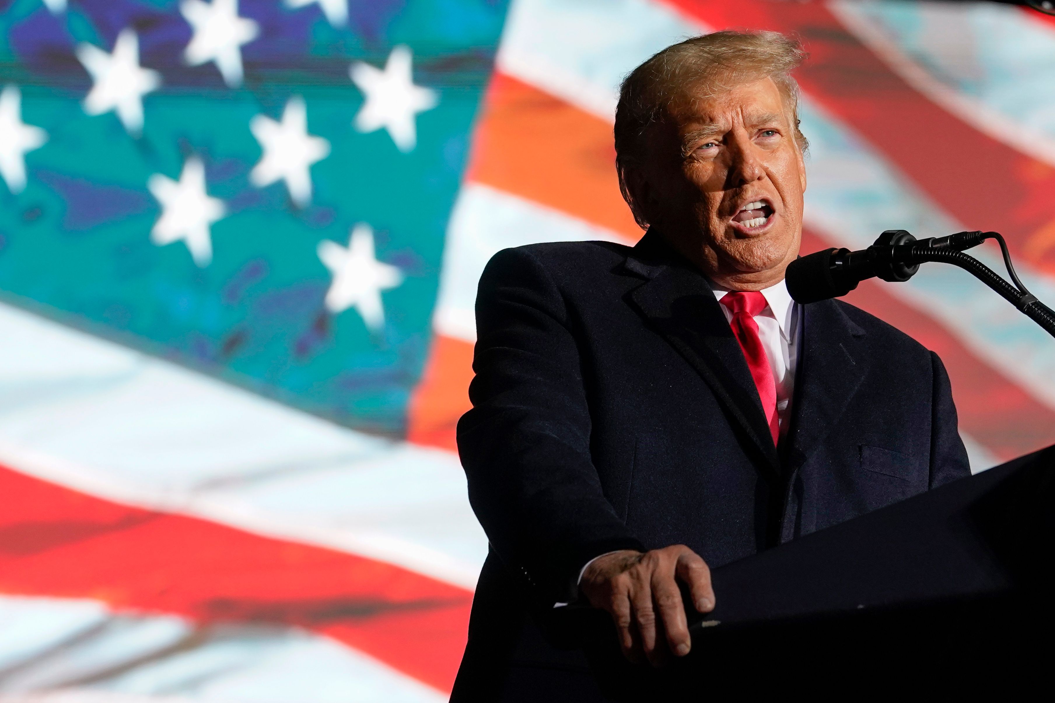 Vertreter der Republikaner und Menschen aus dem Umfeld Trumps haben ihn gebeten, bis nach den sogenannten Midterm-Wahlen mit dem Beginn seiner Kampagne zu warten.