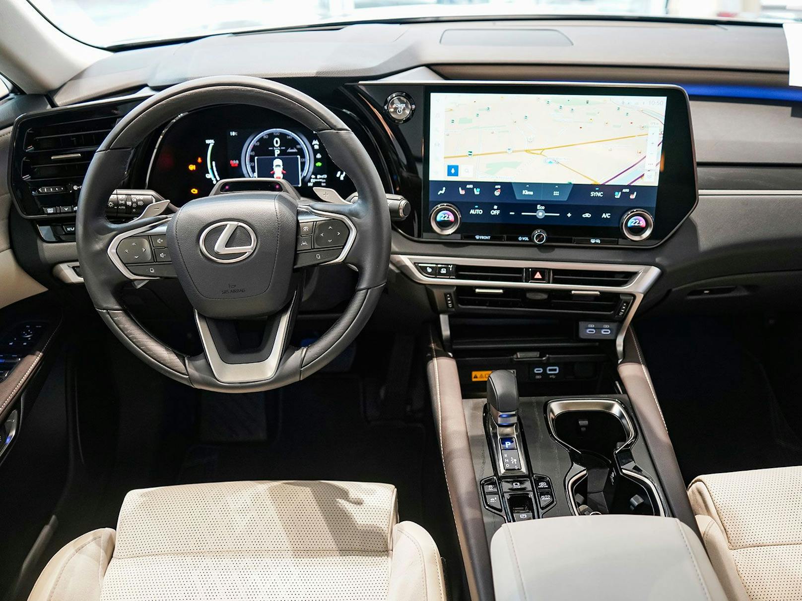 Viel Luxus und ein 14"-Touchscreen prägen das Cockpit des neuen Lexus RX.