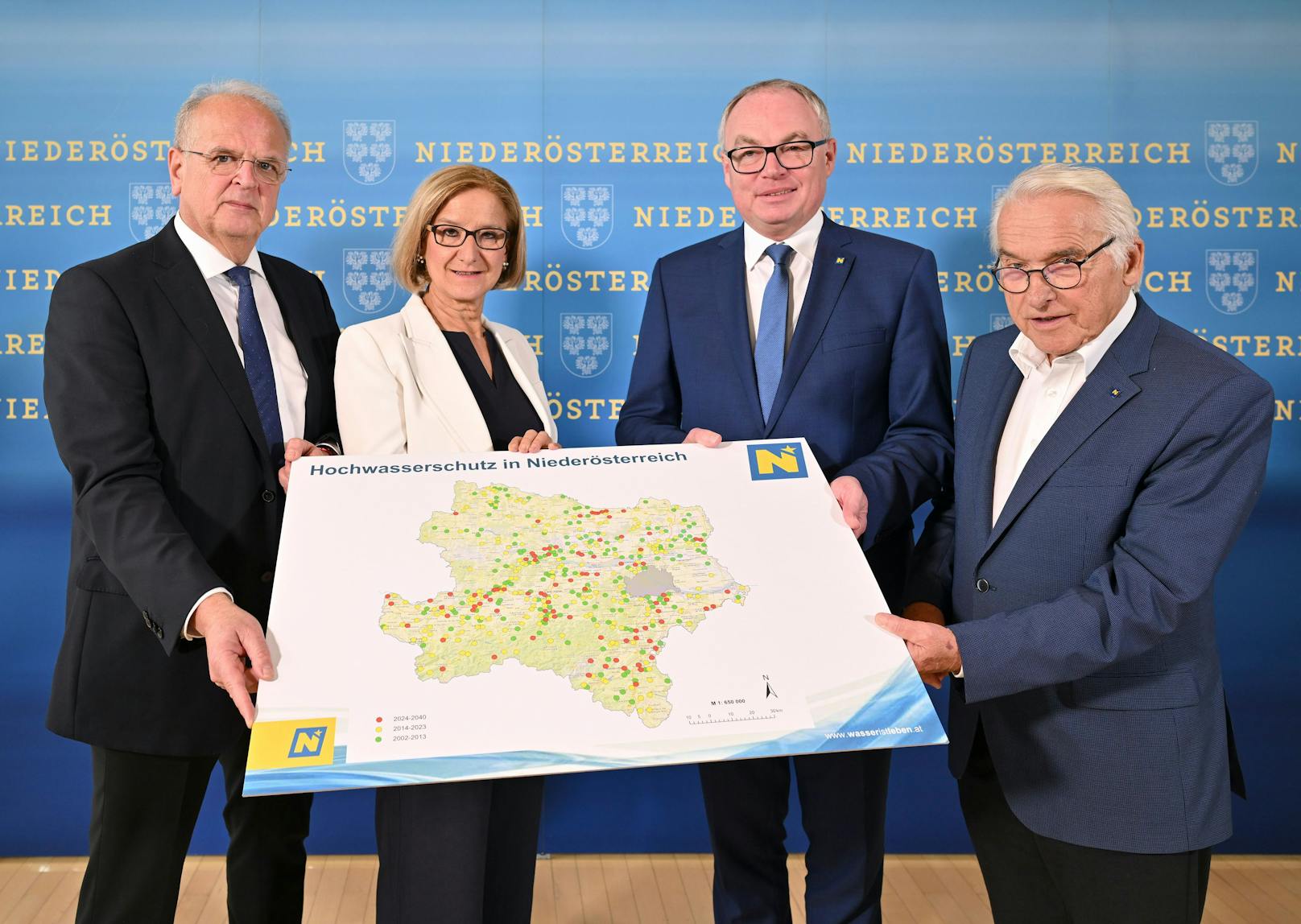 Krems' Bürgermeister Reinhard Resch, Landeshauptfrau Johanna Mikl-Leitner, ihr Stellvertreter Stephan Pernkopf und St. Andrä-Wörderns Ortschef Maximilian Titz (v.l.)