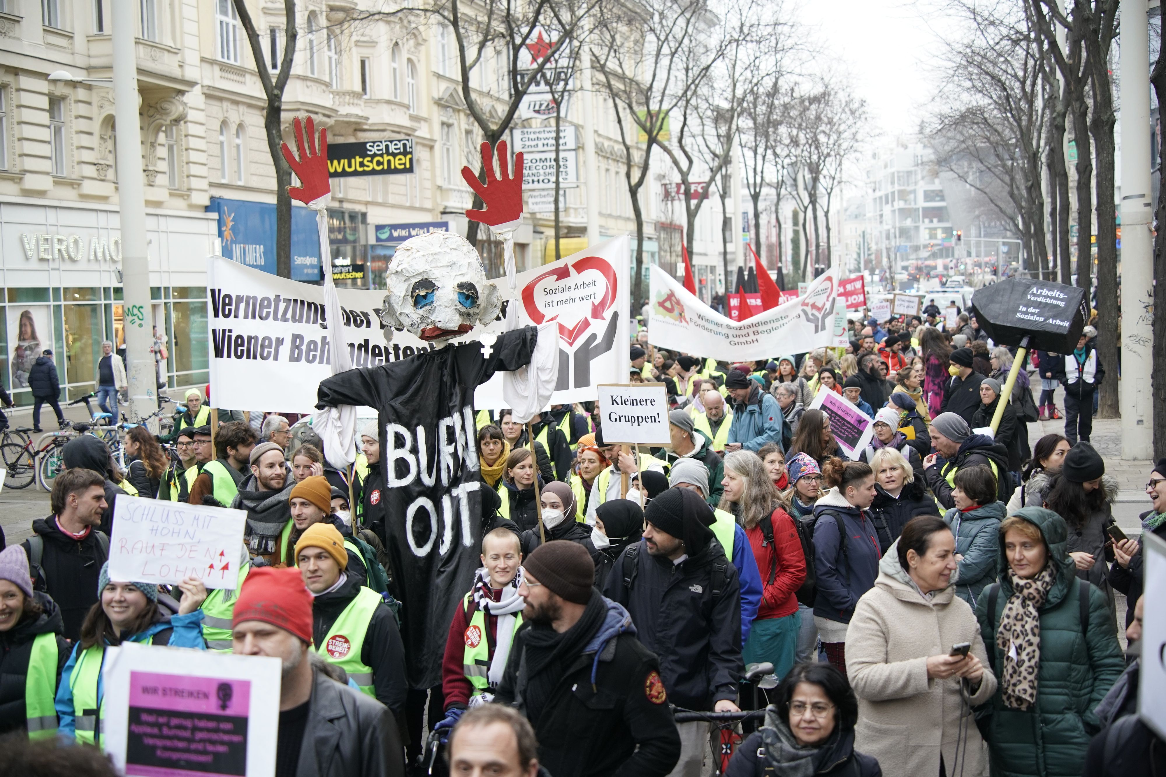 Wiens Freizeitpädagogen gingen am Dienstag auf die Straße: Sie fordern unter anderem kleinere Gruppen und bessere Bezahlung.