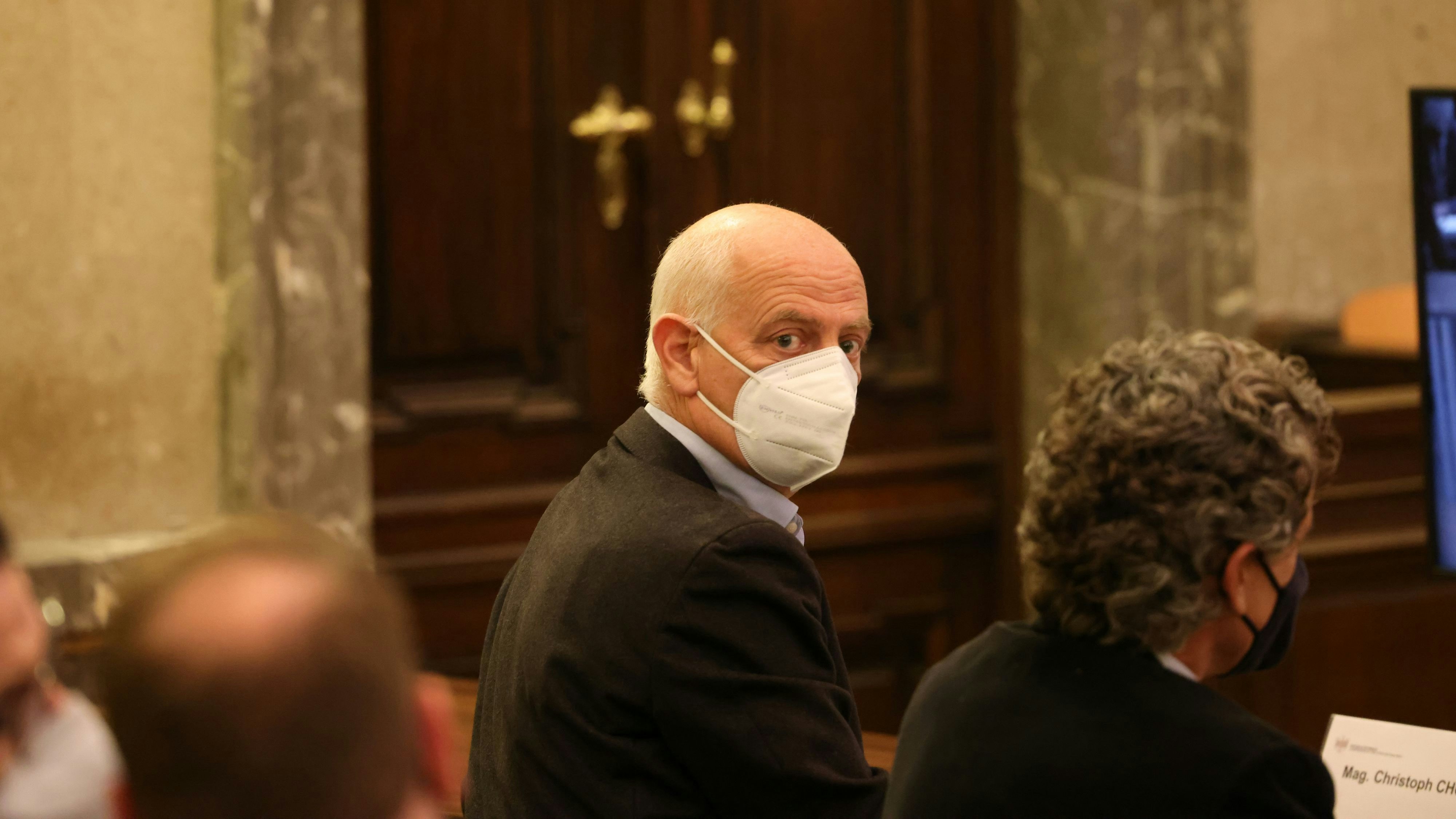 Der ehemalige grüne Planungssprecher Christoph Chorherr muss sich seit Dienstag vor Gericht verantworten