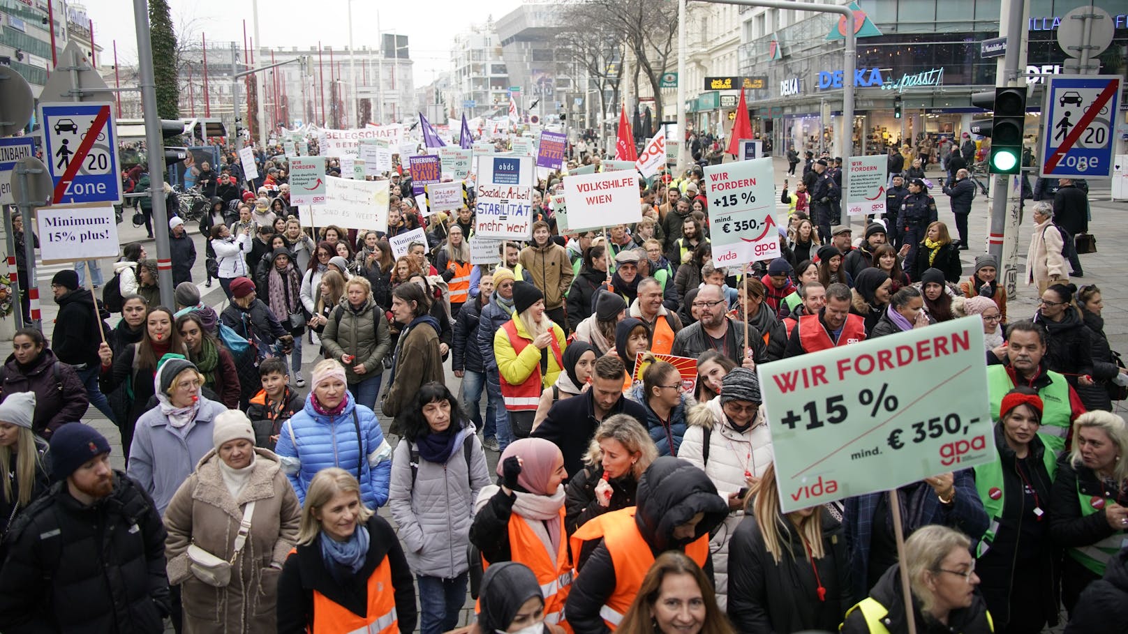 Rund 3.000 Wiener Freizeitpädagogen demonstrierten vergangene Woche für mehr Geld und bessere Arbeitsbedingungen.