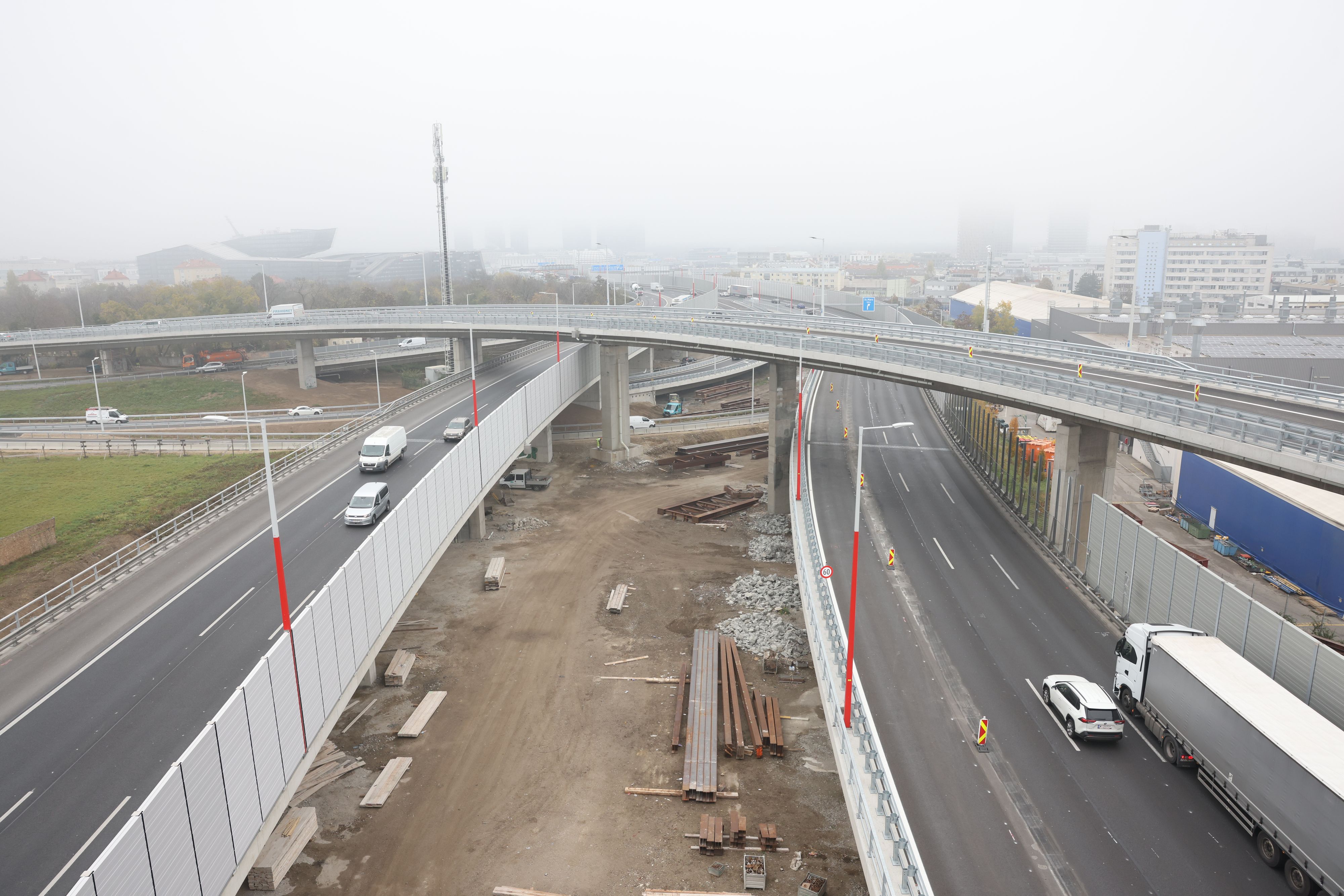 Die Hochstraße St. Marx ist nach drei Jahren Sanierungsarbeiten baustellenfrei. Die letzten Abschlussarbeiten laufen bis Februar.