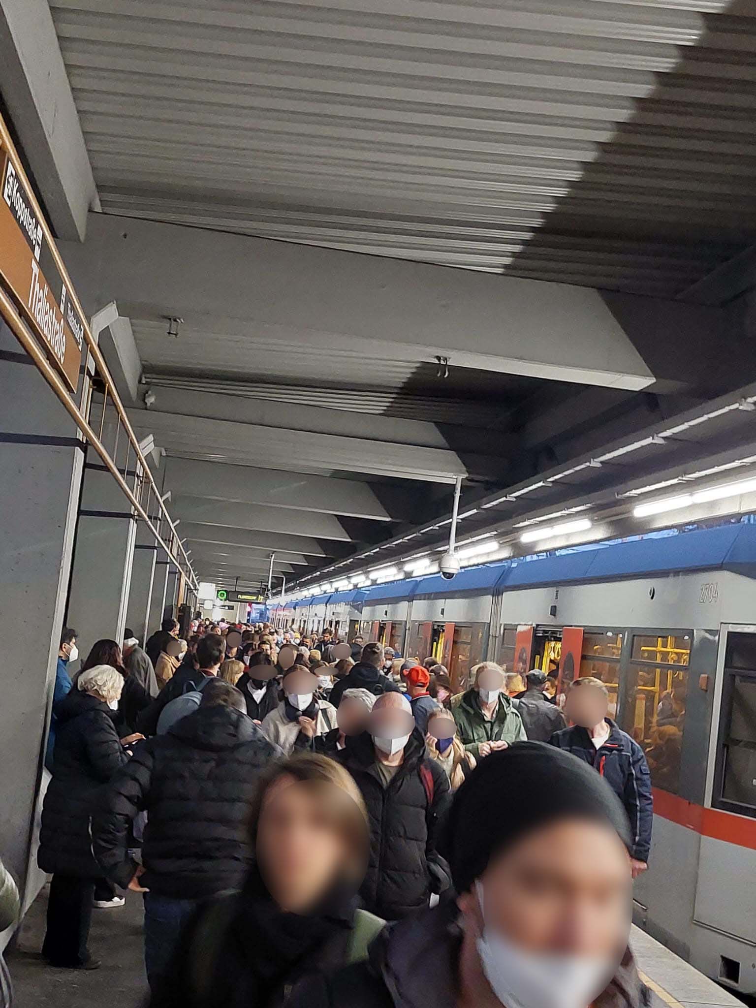 Heute.at - Öffi-Chaos! U6-Störung sorgt für Ärger vor Wochenende