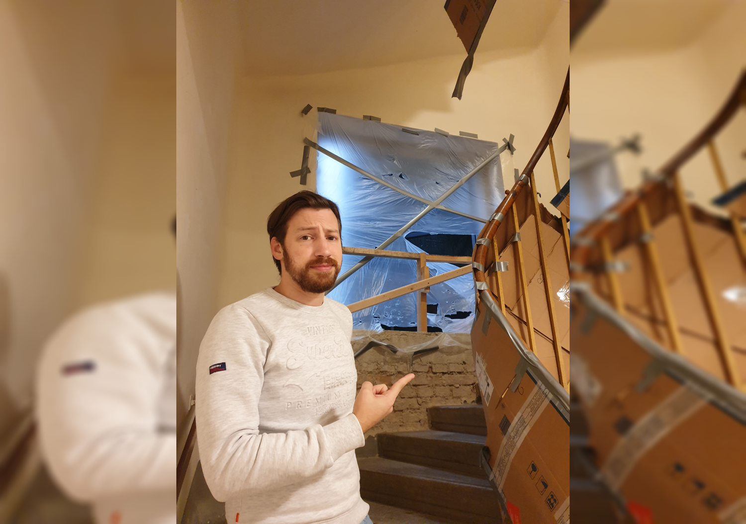 Christoph K. vor einem der Löcher.