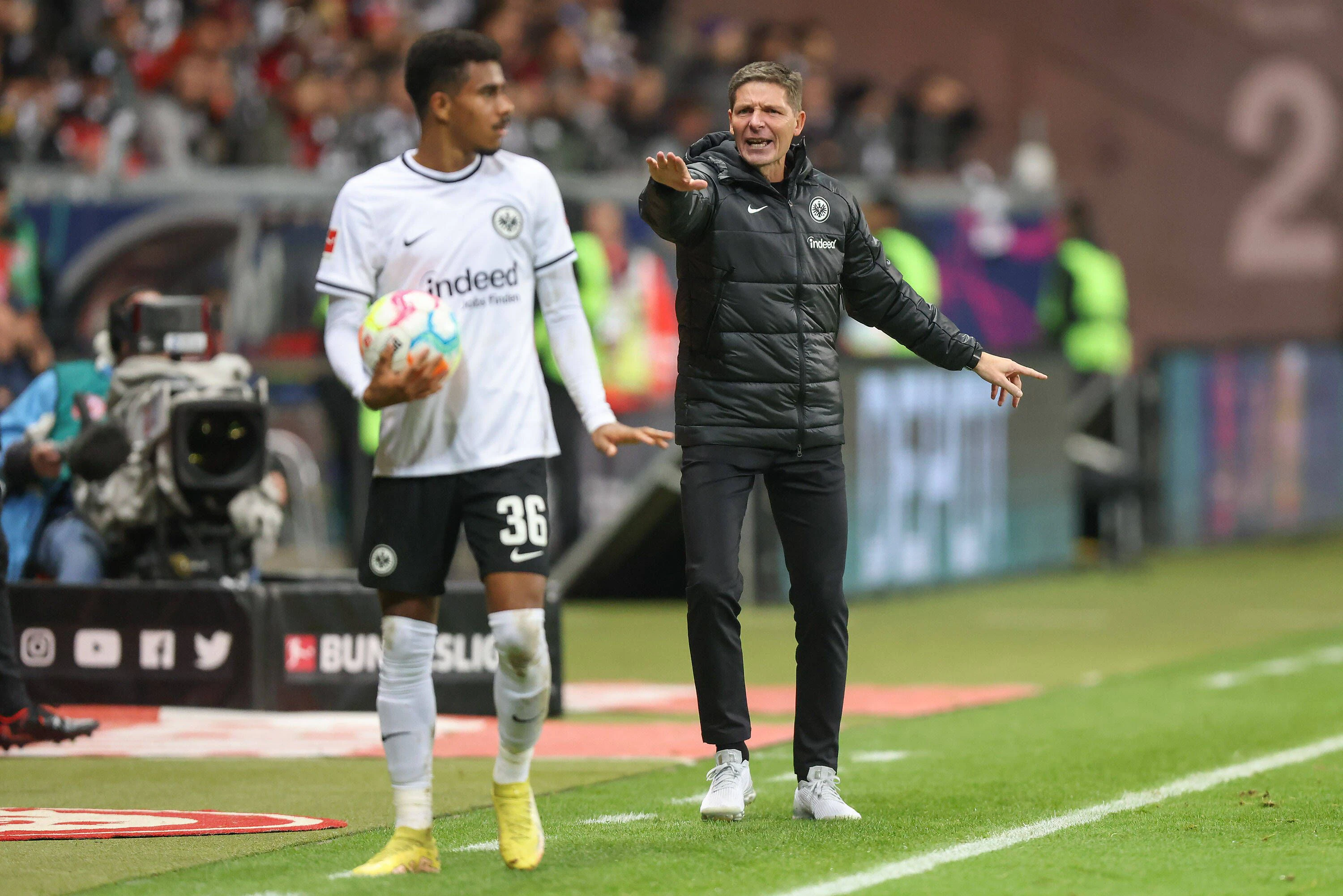 Oliver Glasner dirigiert Frankfurt zum Heimsieg.