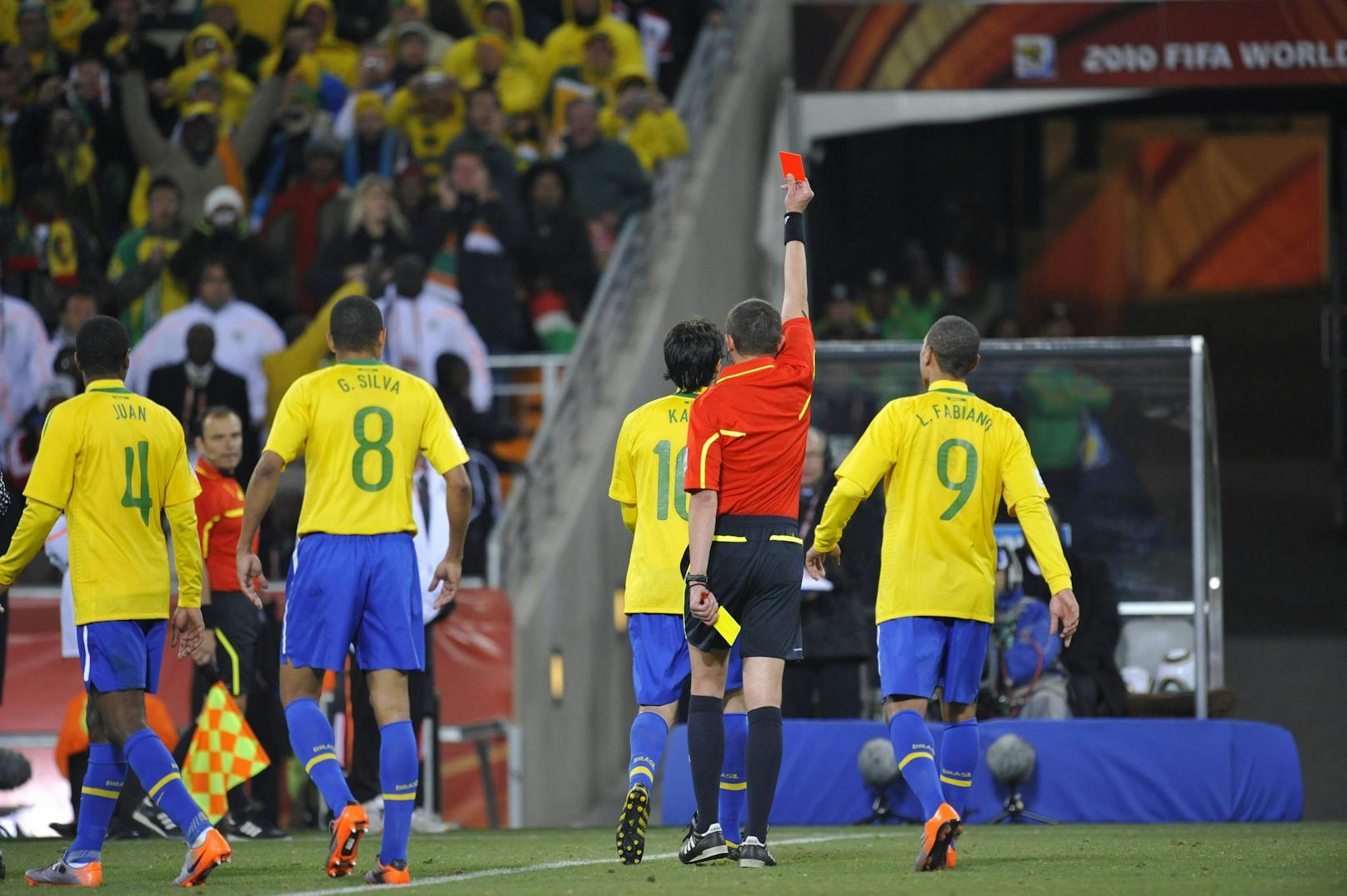 Die meisten Platzverweise: Brasilien führt das Ranking mit 11 Roten Karten an.
