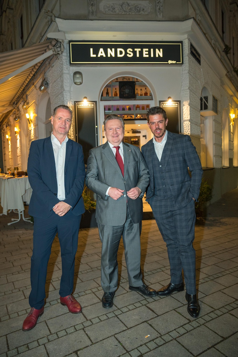 Alexander Rinnerhofer und Matthias Euler-Rolle konnten Bürgermeister Michael Ludwig bei der Restaurant-Eröffnung vom Landstein begrüßen 