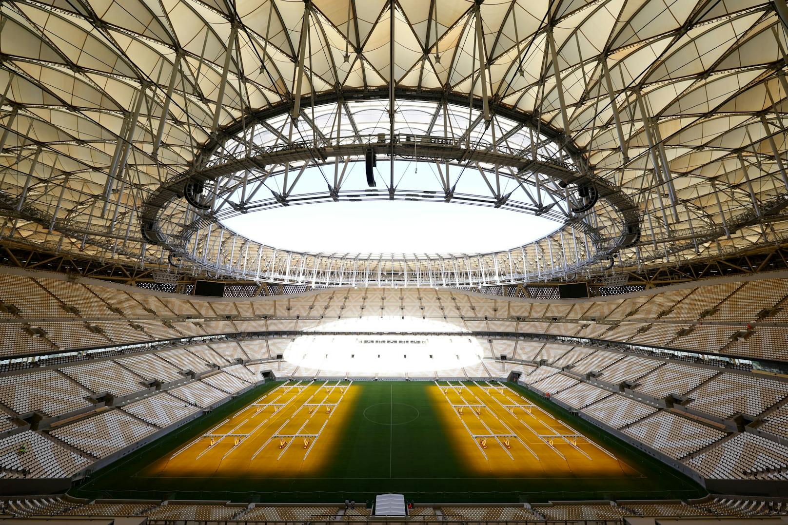 Das größte WM-Stadion ist Schauplatz des Finales, von sechs&nbsp;Gruppenspielen, einem Achtelfinale, einem Viertelfinale und einem Halbfinale.