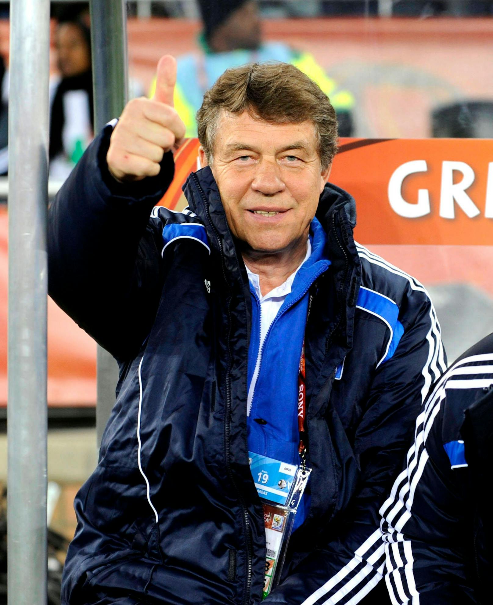 Der älteste Trainer: Deutschlands Otto Rehhagel betreute Griechenland 2010 im Alter von 71 Jahren und 317 Tagen.