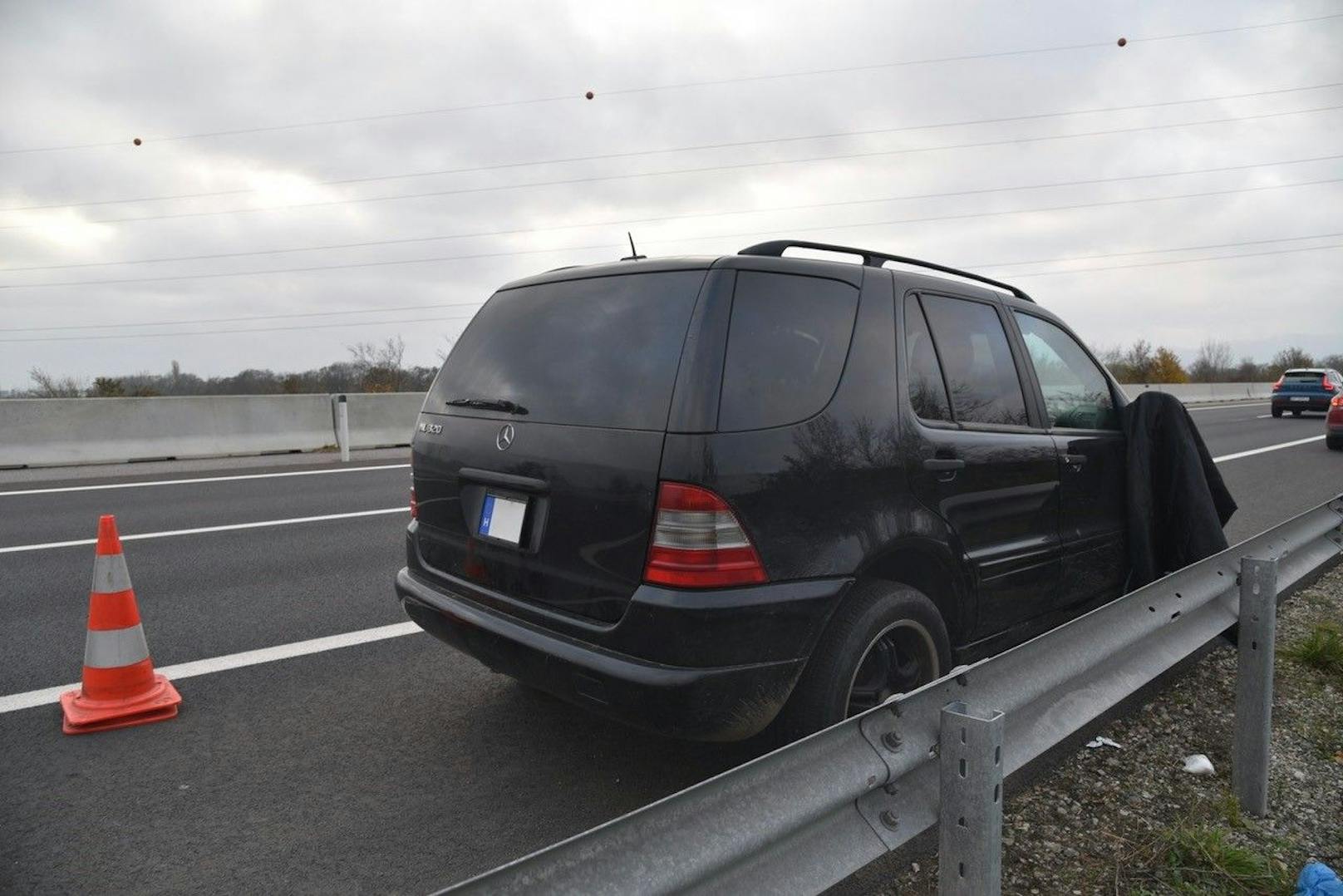 Ein mutmaßlicher Schlepper blieb nach einer Auto-Panne auf der A3 liegen. Als die Polizei vorbeikam, flog alles auf – Festnahme. (9. November 2022)