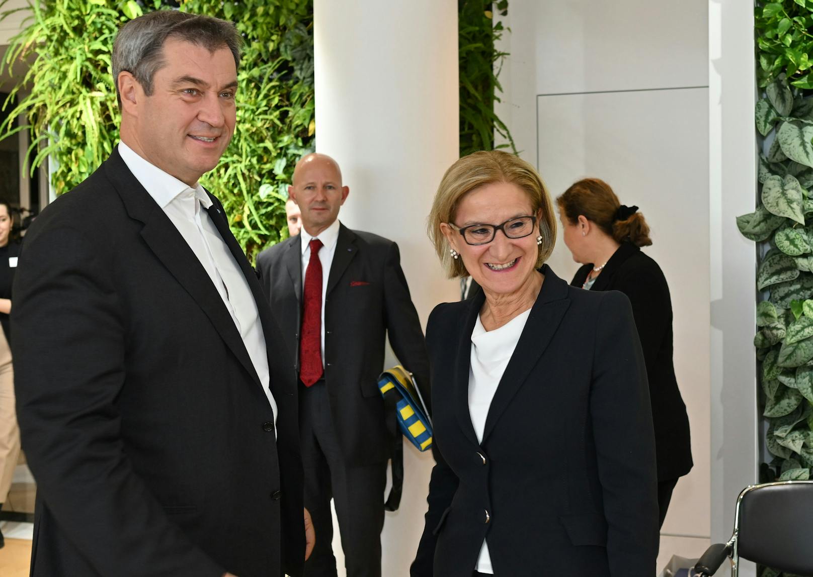 Bestens gelaunt wie so oft: Landeshauptfrau Johanna Mikl-Leitner (VP) mit Ministerpräsident Markus Söder.