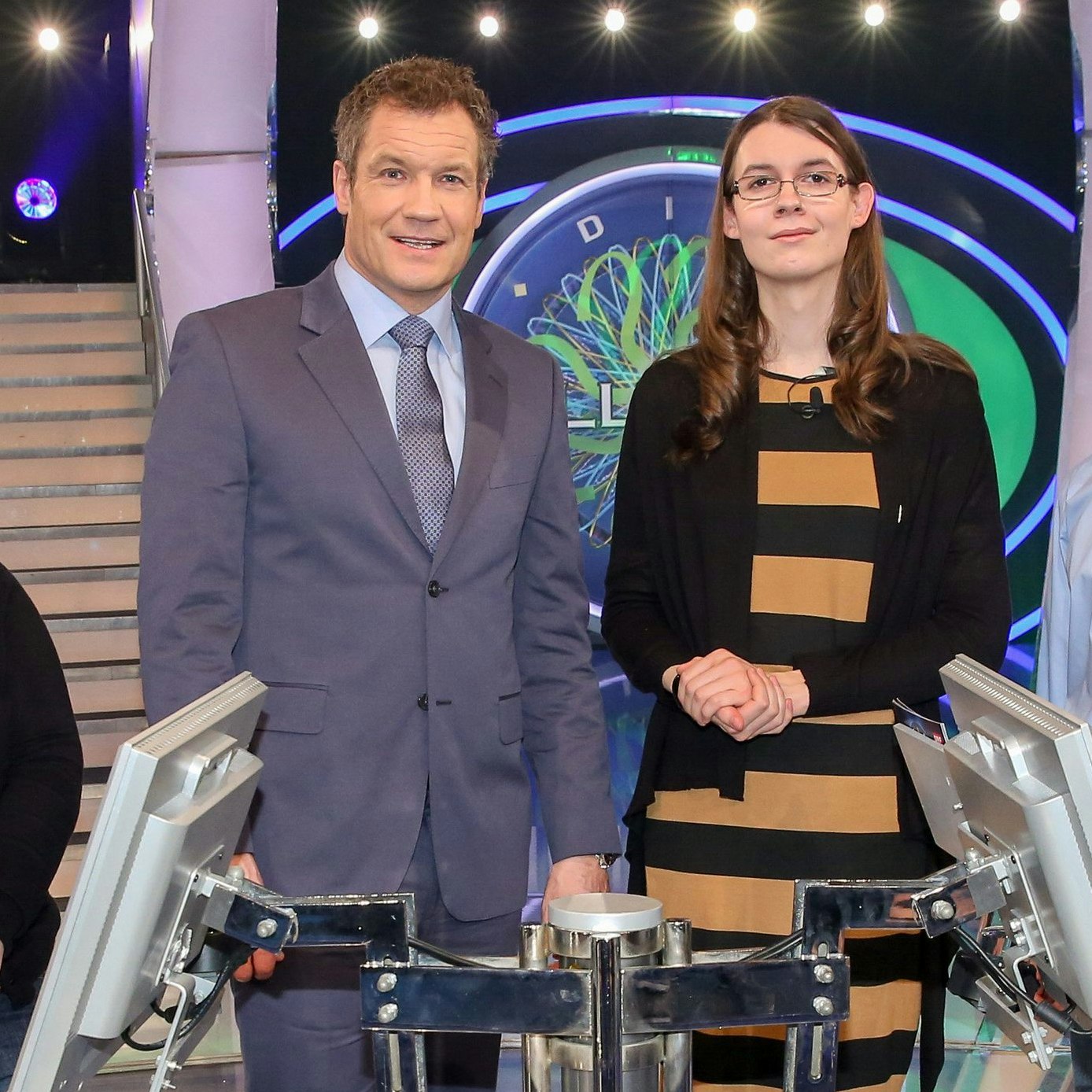 Kurios: 2016 ritterte "Königsbiene" Martha Krumpeck (im passenden Outfit) in der "Millionenshow" von Armin Assinger mit.