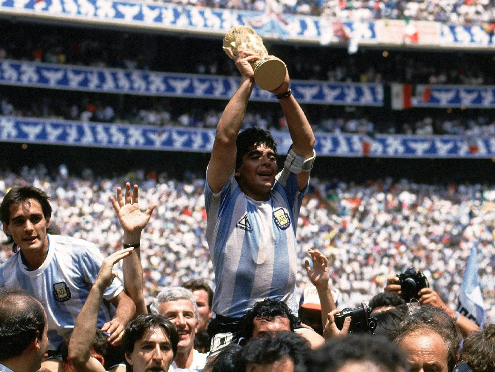 <strong>1986 – Argentinien:</strong> Diesmal jubelte Diego Maradona mit den "Gauchos"