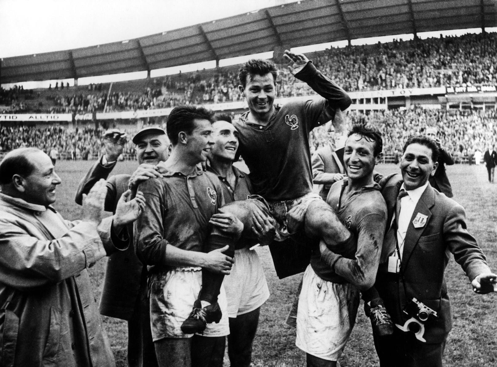 Die meisten Tore in einem Turnier: Just Fontaine traf bei der WM 1958 für Frankreich 13 Mal in sechs Partien.
