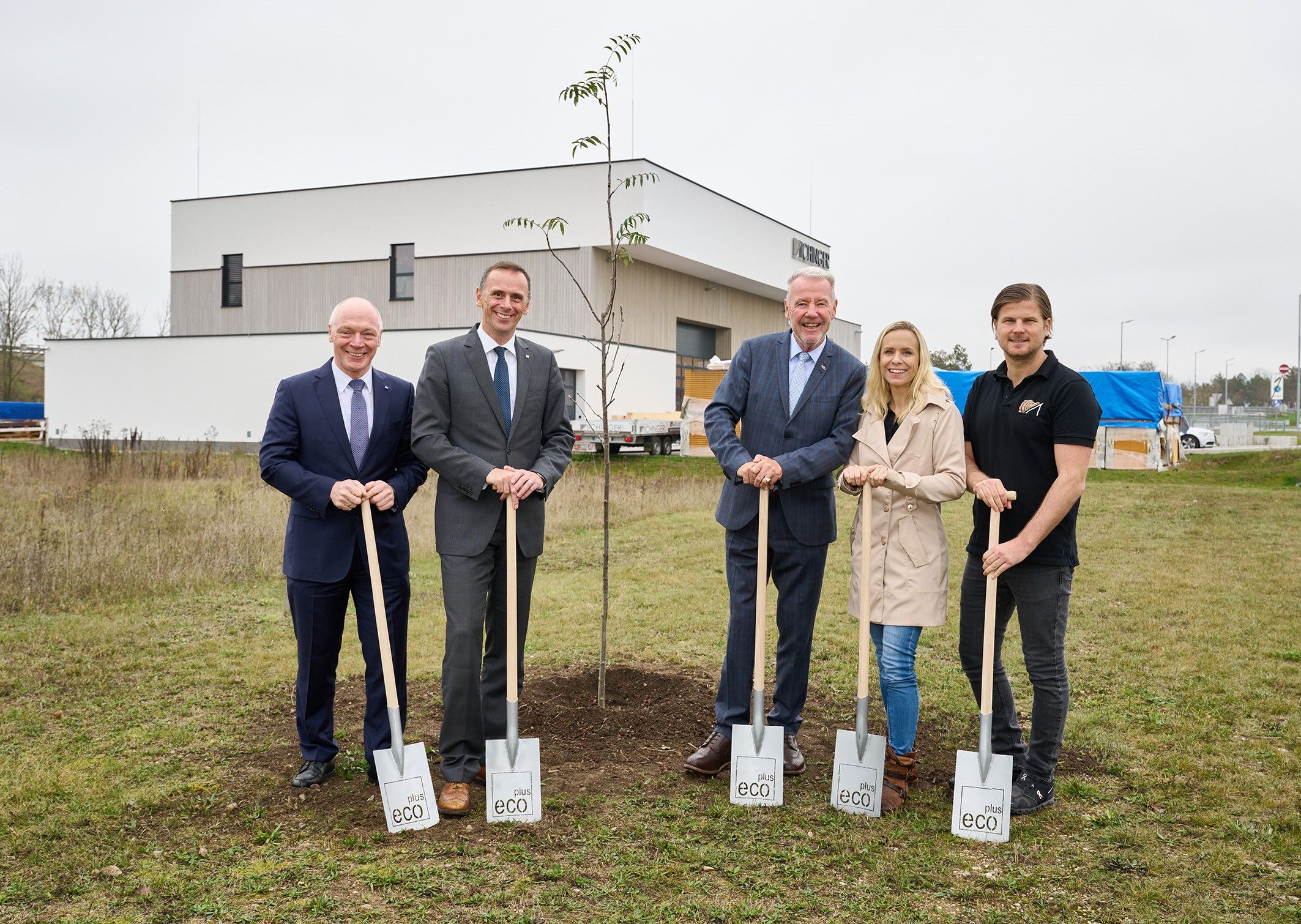 Jochen Danninger (2. v. li.) und Klaus Schneeberger (Mi.)