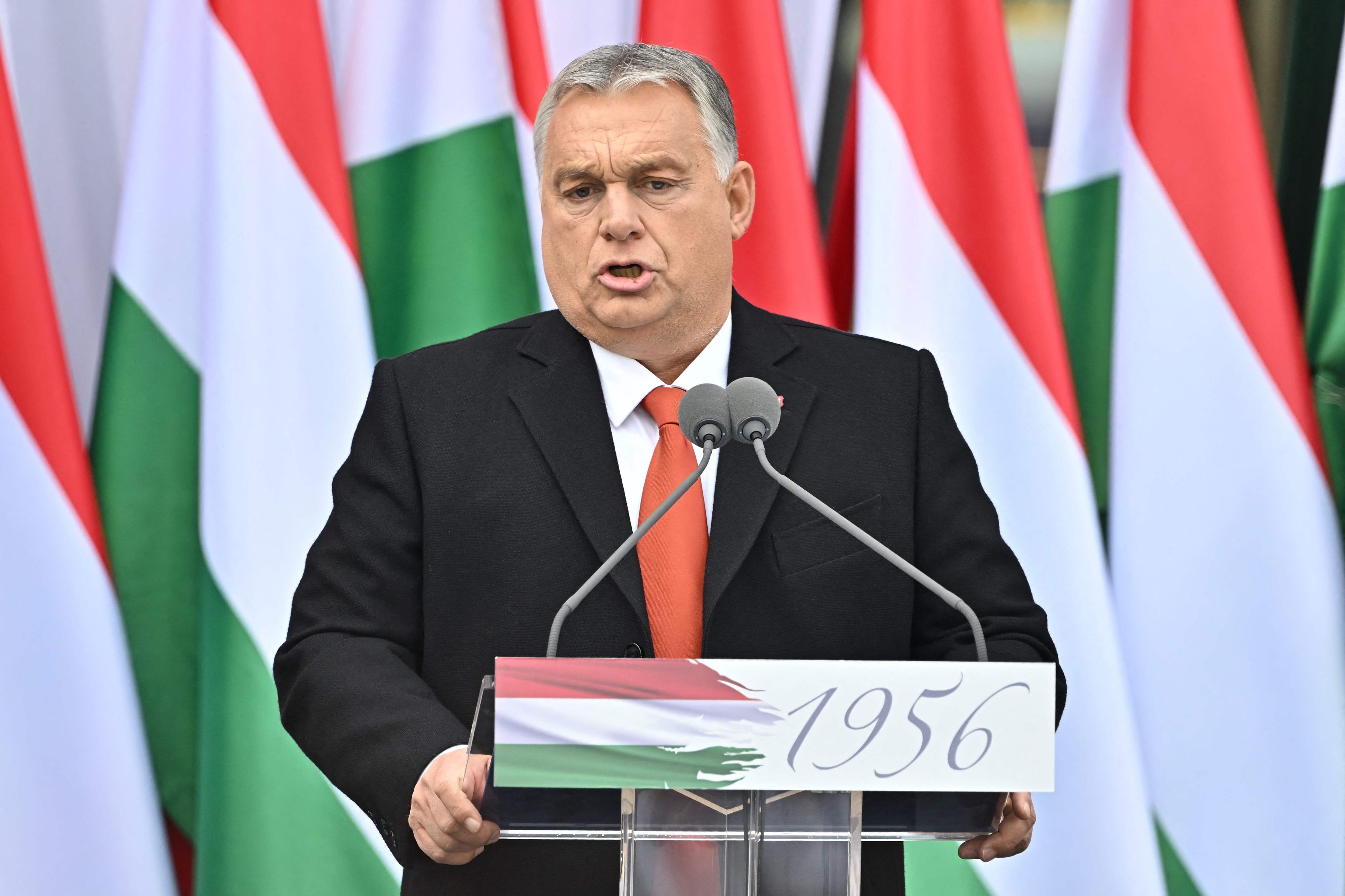 Download von www.picturedesk.com am 09.11.2022 (10:49).  Hungary's Prime Minister Viktor Orban delivers a speech during an event to commemorate the 66th anniversary of the Hungarian uprising against the Soviet occupation, in front of the Mindszethyneum House, a newly inaugurated memorial of the clerical leader of the revolution, cardinal Jozsef Mindszenthy, in Zalaegerszeg, Hungary, on October 23, 2022. - The uprising began in Budapest after a student demonstration on October 23, 1956 and had been crushed on November 4 by Soviet Red Army tanks. More than 2,000 civilians were killed during the fighting, while around 200,000 people fled the country. (Photo by Attila KISBENEDEK / AFP) - 20221023_PD2719 - Rechteinfo: Rights Managed (RM) Nur für redaktionelle Nutzung! Werbliche Nutzung erfordert Freigabe: bitte schicken Sie uns eine Anfrage.