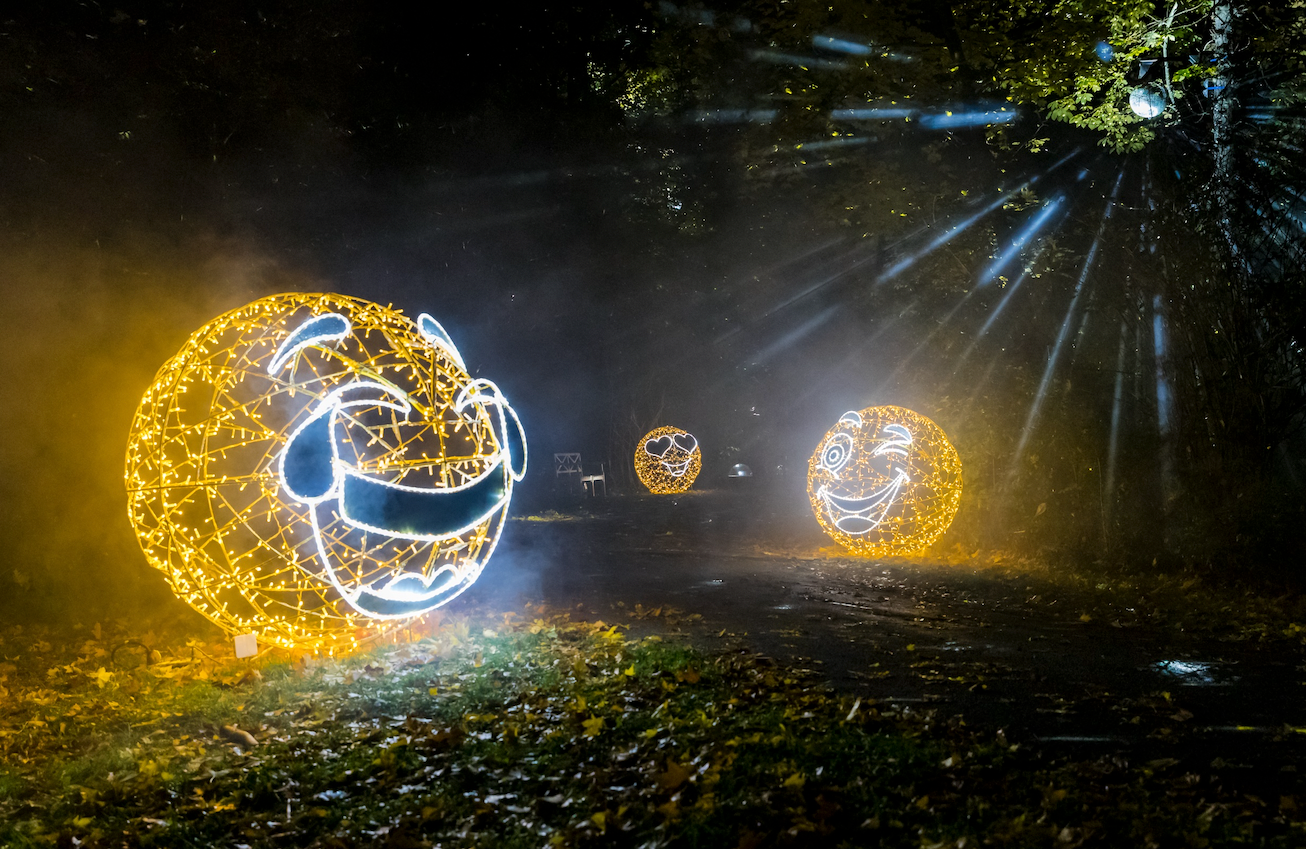 Lichtershow im Schloss Laxenburg: Erst wenn es dunkel ist, wird's so richtig spannend.