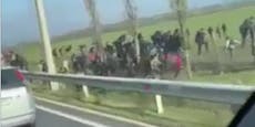 Video – 40 Flüchtlinge springen in Österreich aus Wagen