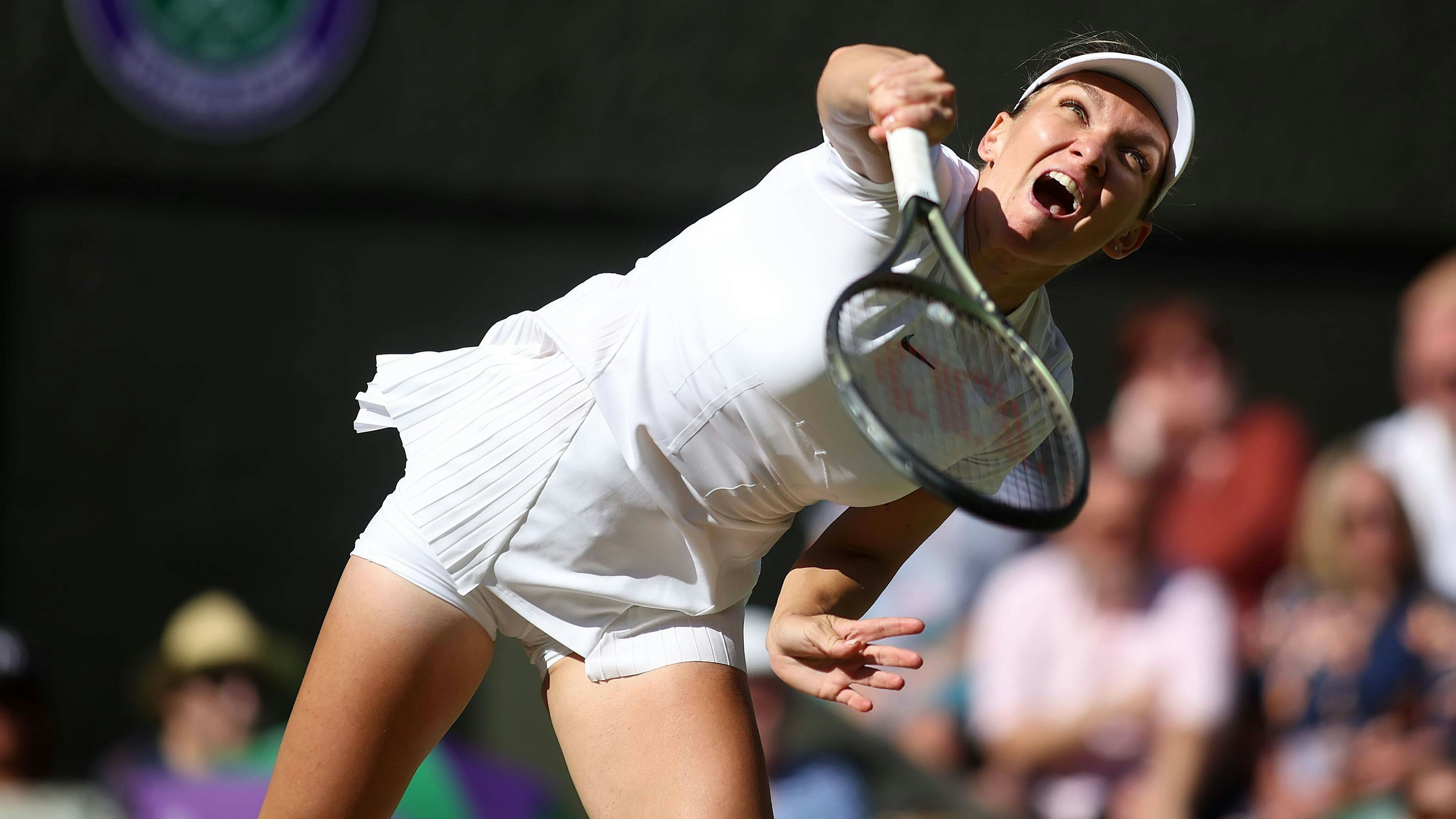 Simona Halep hält sich an die Kleidervorschriften.