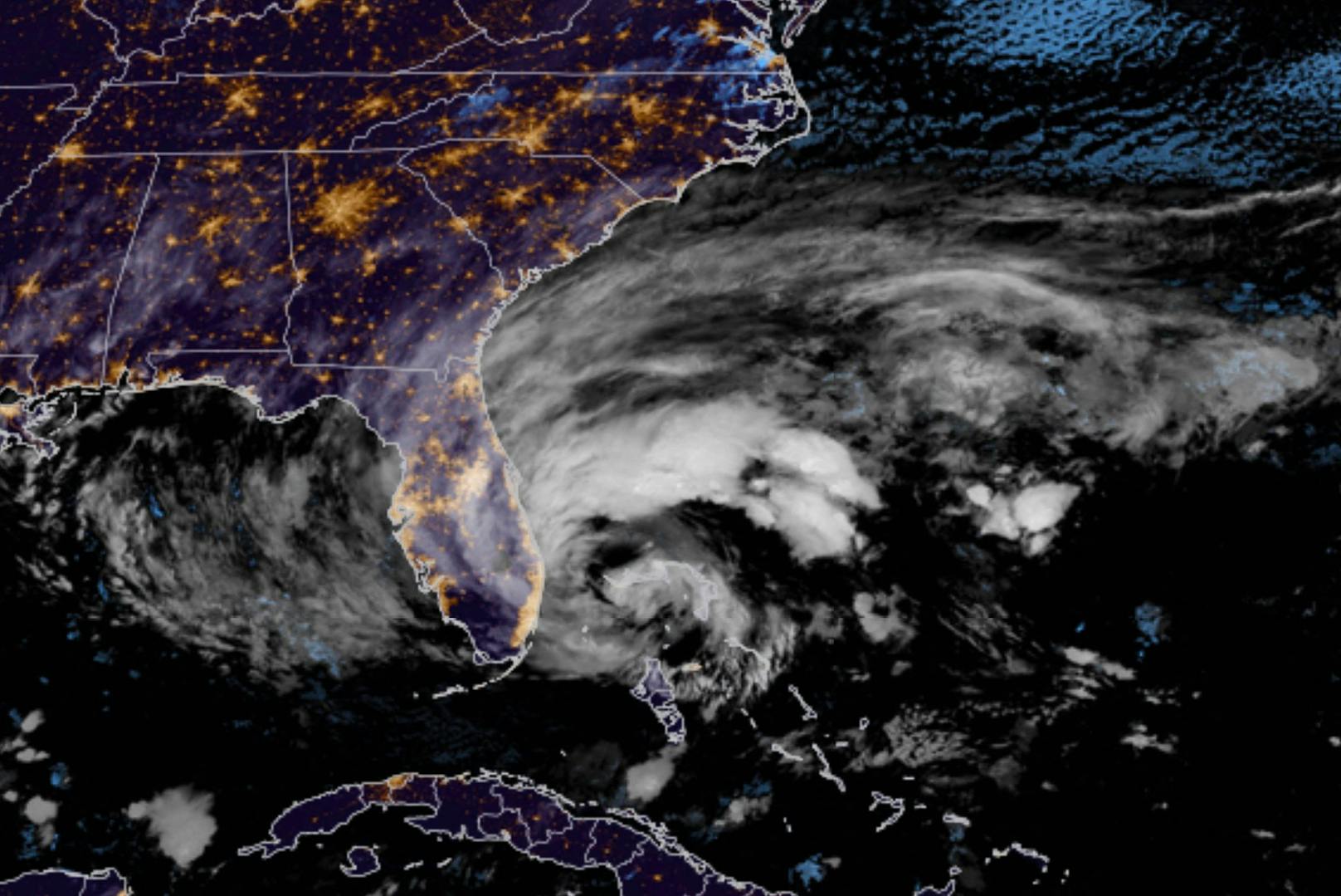 Auch in Florida und weiter nördlich in Georgia war nach NHC-Angaben mit Sturmfluten zu rechnen.