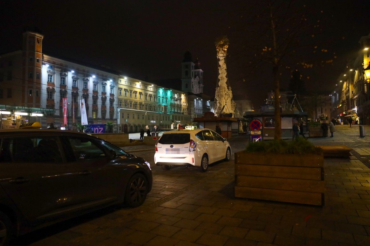 Die beiden 13-Jährigen und der 17-Jährige ließen sich vom Linzer Hauptplatz nach Kronsdorf fahren.