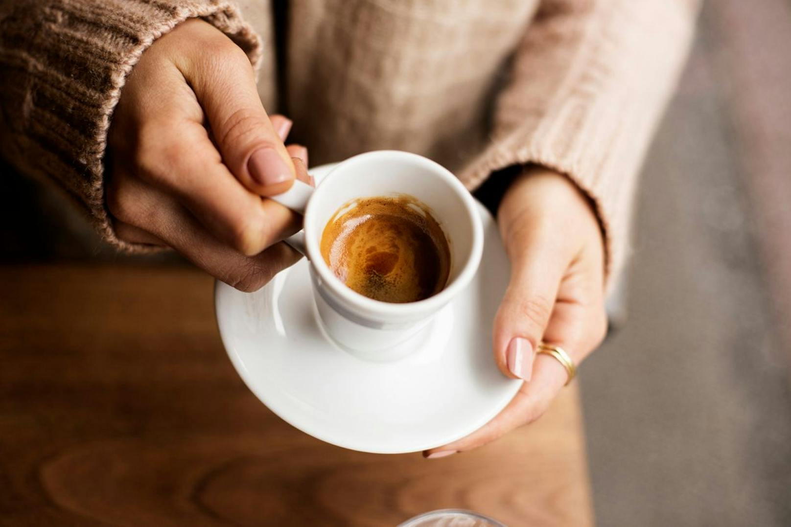 Kaffee am Morgen auf leeren Magen zu trinken, sei keine gute Idee, behauptet eine Ernährungsexpertin. (Symbolbild).