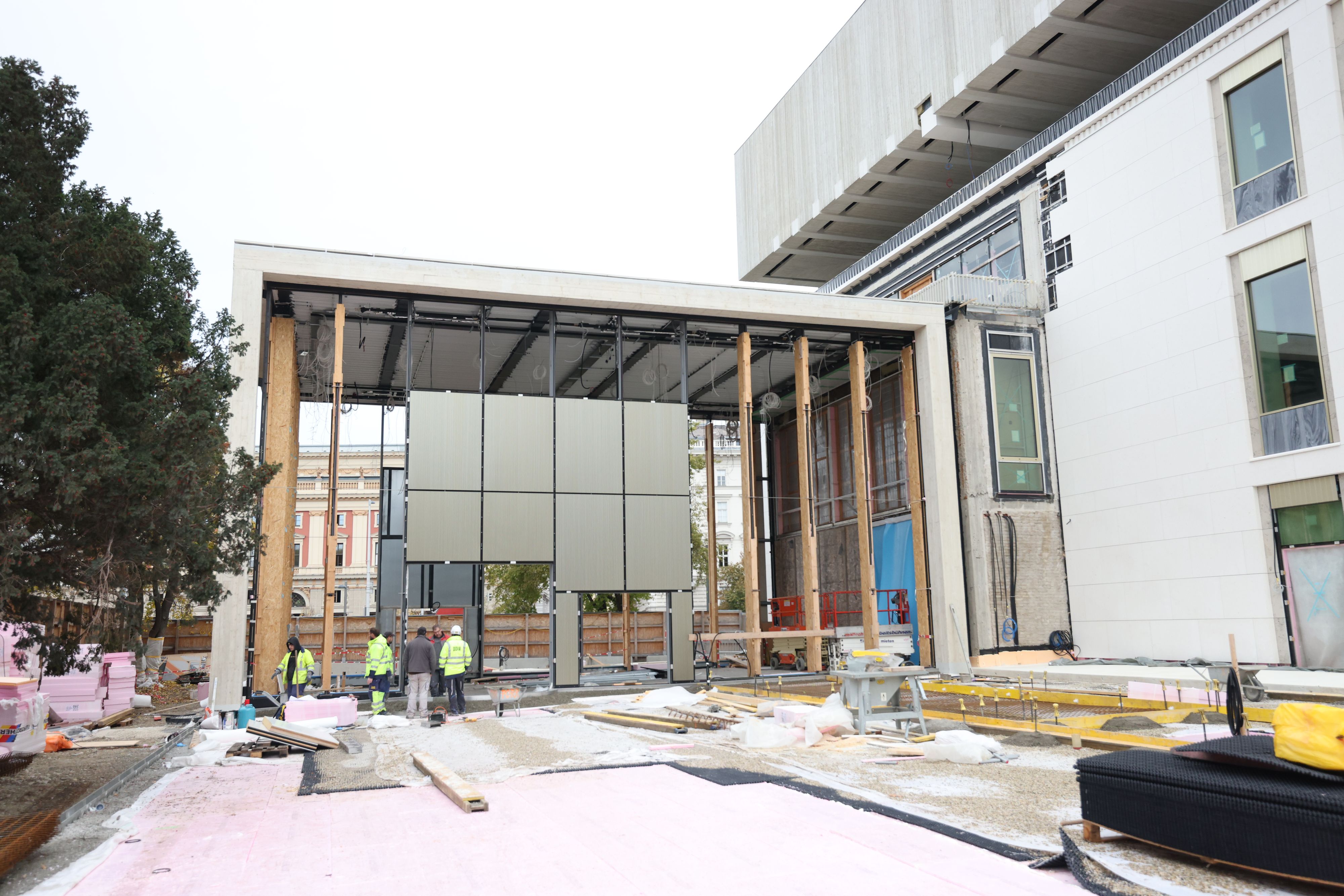 Eingangspavillon vor dem Wien Museum ist 10 Meter hoch, hat über 200 Quadratmeter