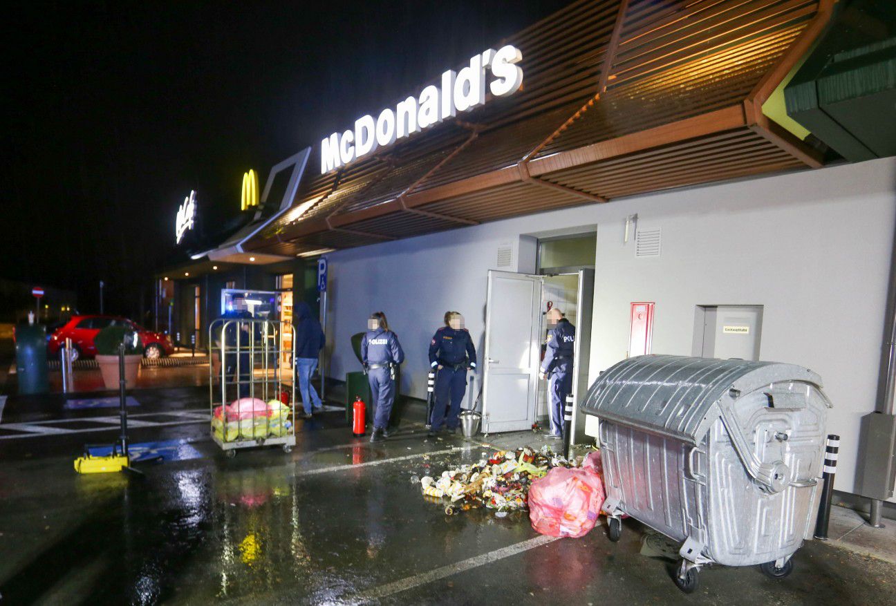 Der Brand war im Müllraum der Filiale ausgebrochen.