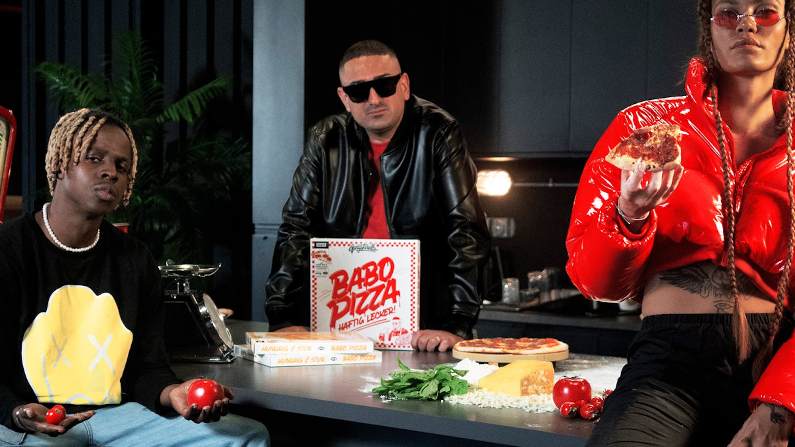 Deutsch-Rapper Haftbefehl bringt seine eigene "Babo-Pizza" auf den Markt.