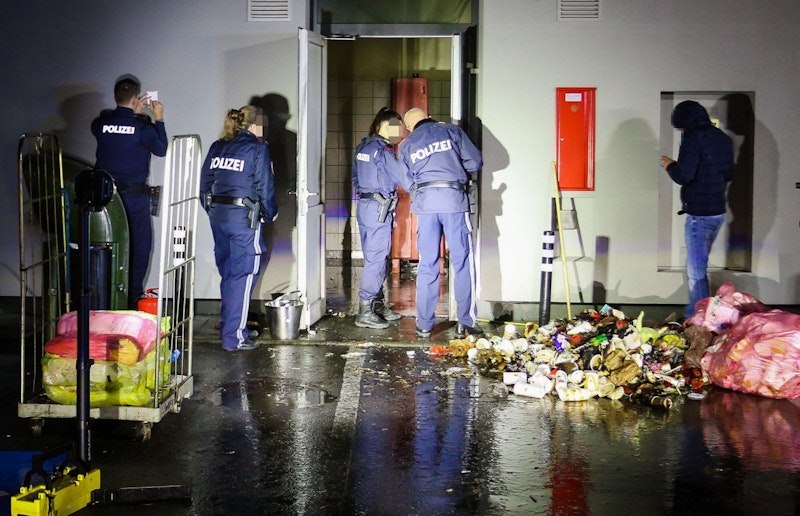 Der Brand brach im Müllraum der Filiale aus.