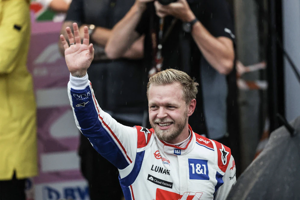 Kevin Magnussen sichert sich die Pole-Position.