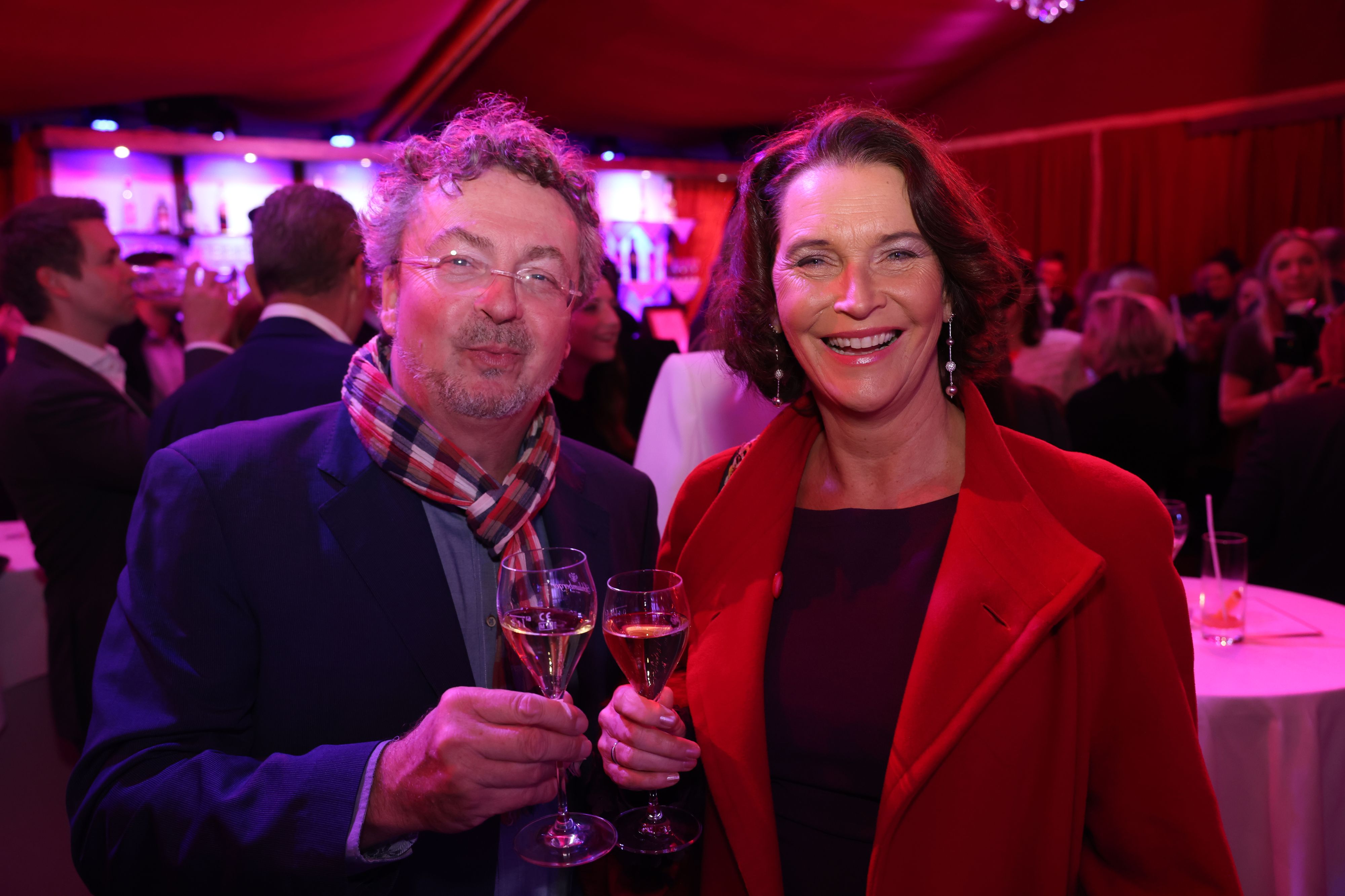 Thomas Strobl mit Maya Hakvoort, die eine große Überraschung erlebte 