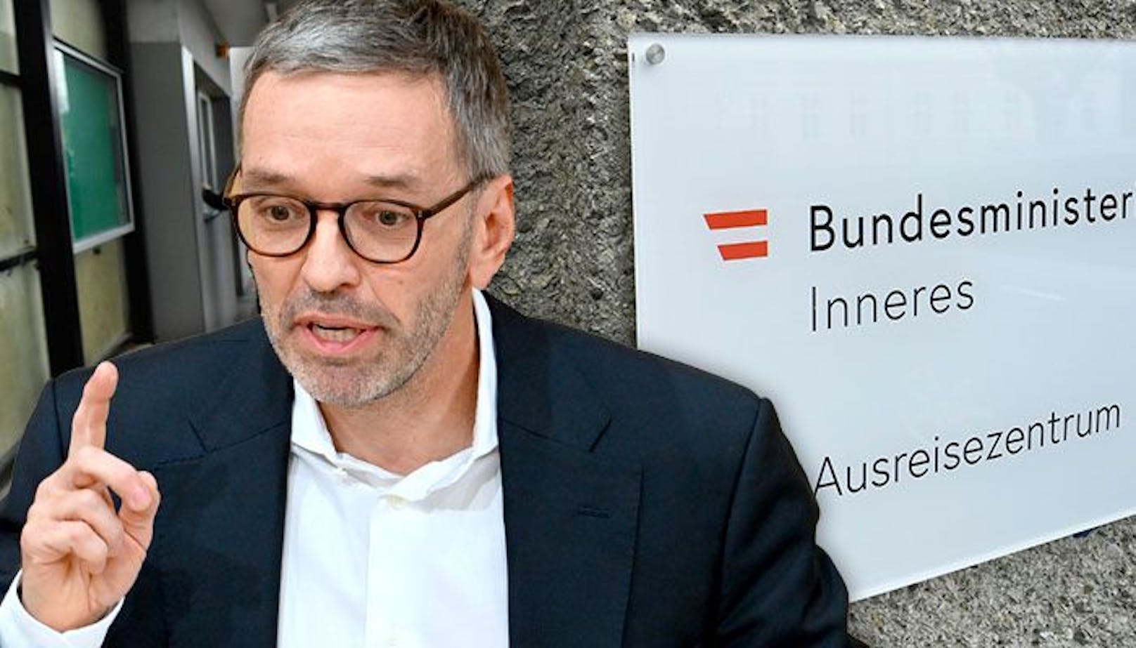 Ex-Innenminister Herbert Kickl (FP) will "Ausreise-Zentren" errichten.