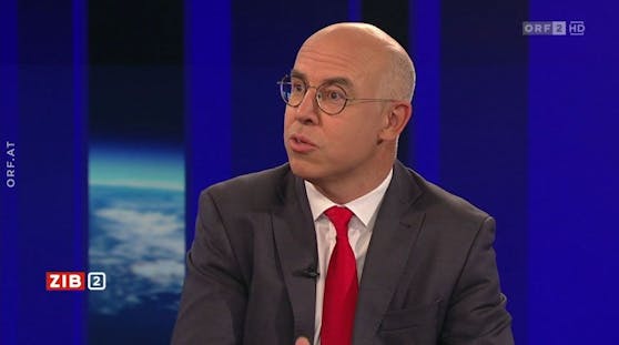 WIFO-Direktor Gabriel Felbermayr in der ZIB2 bei Marie-Claire Zimmermann am 11. November 2022.