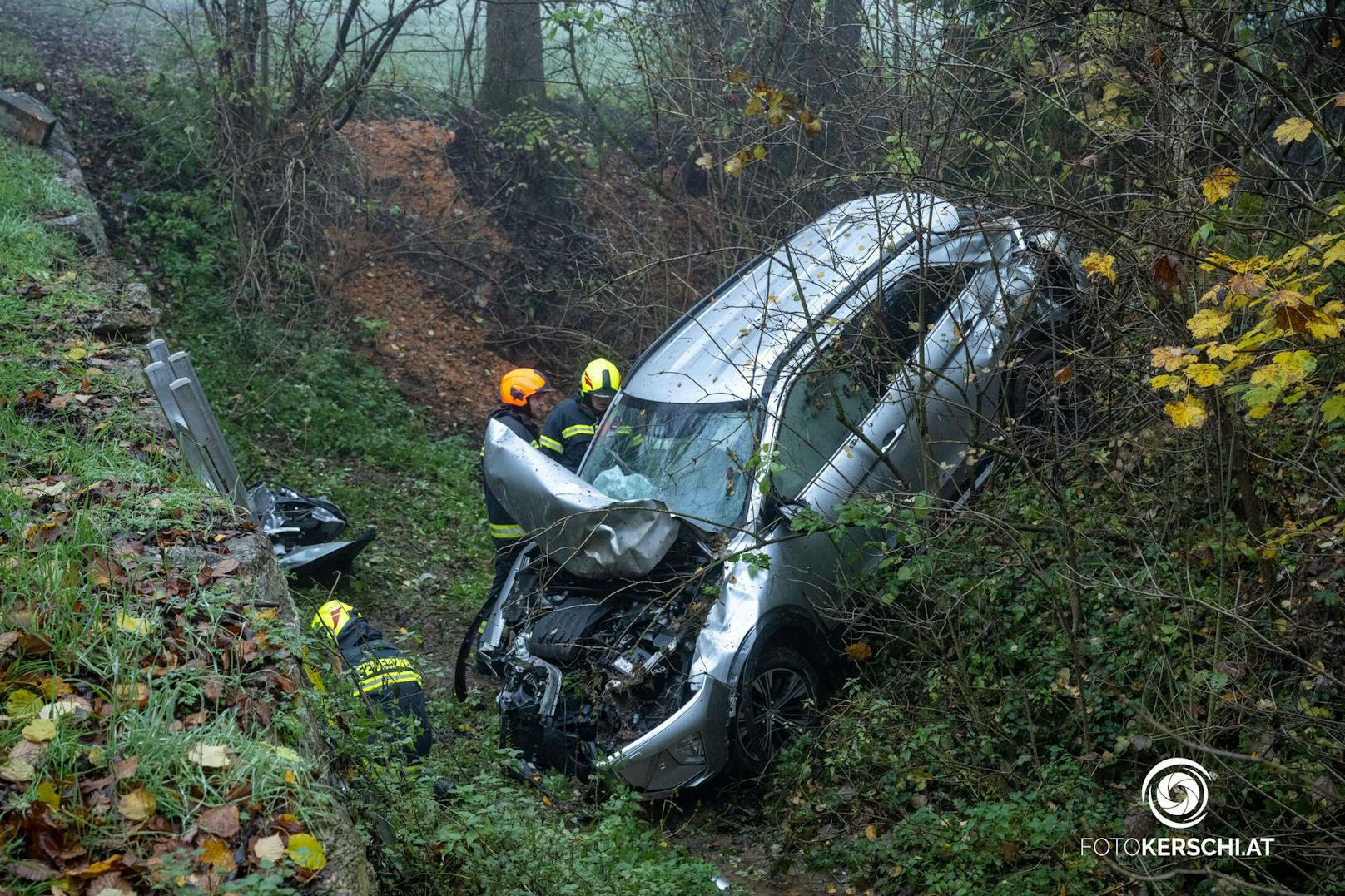 Längere Zeit unbemerkt blieb ein Verkehrsunfall auf einer Verbindungsstraße zwischen Pucking-Hasenufer und Neuhofen an der Krems.