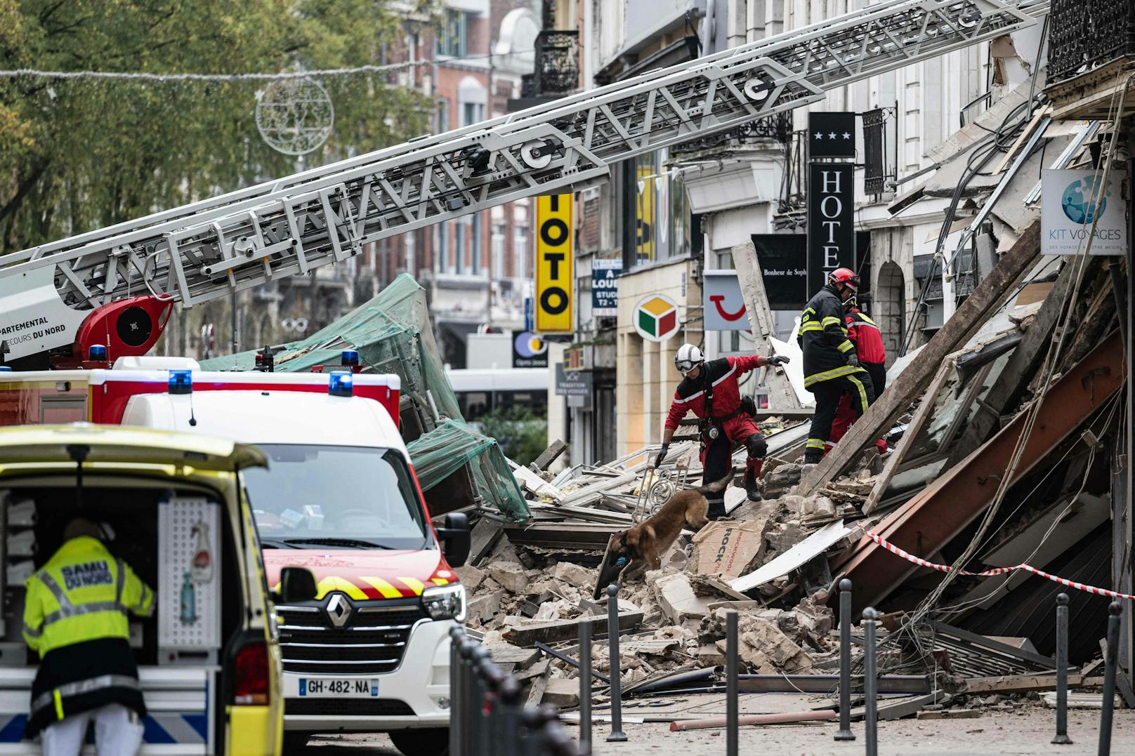 Im Zentrum der nordfranzösischen Großstadt Lille sind zwei Gebäude eingestürzt.