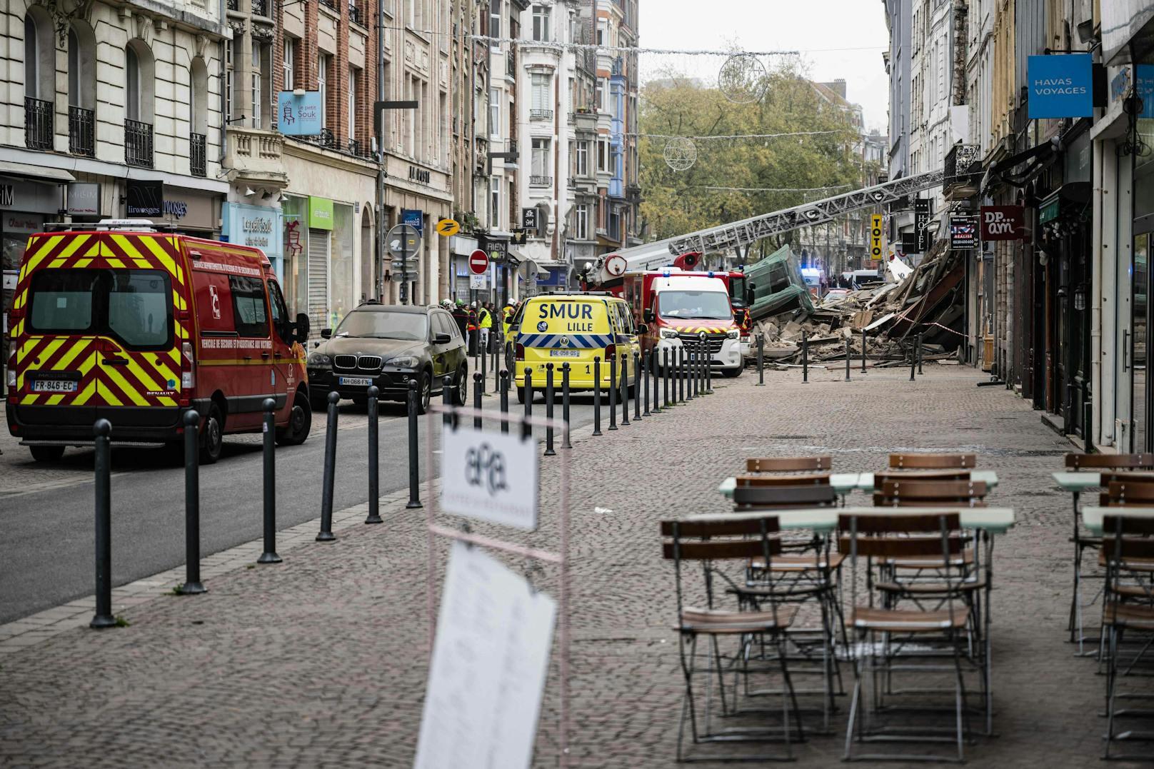 In der Altstadt von Lille in Nordfrankreich sind am Samstagmorgen zwei Häuser eingestürzt.