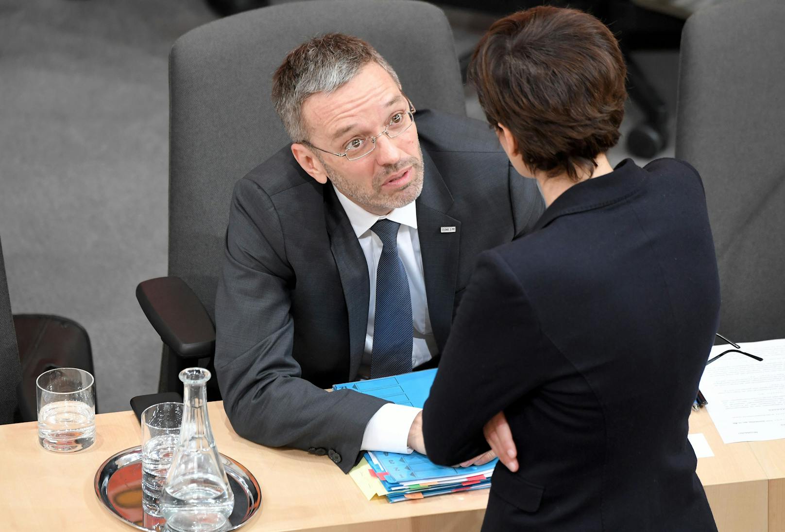 FPÖ-Chef Kickl im Gespräch mit SPÖ-Chefin Rendi-Wagner.