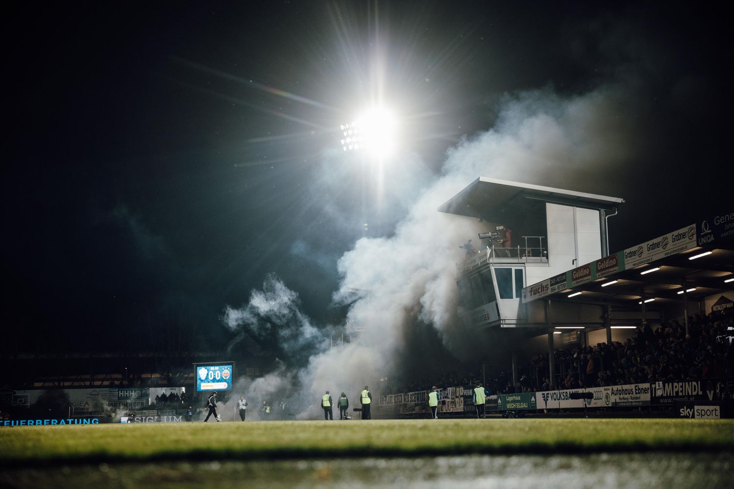 Rapid-Fans sorgten in Hartberg für eine Unterbrechung. 