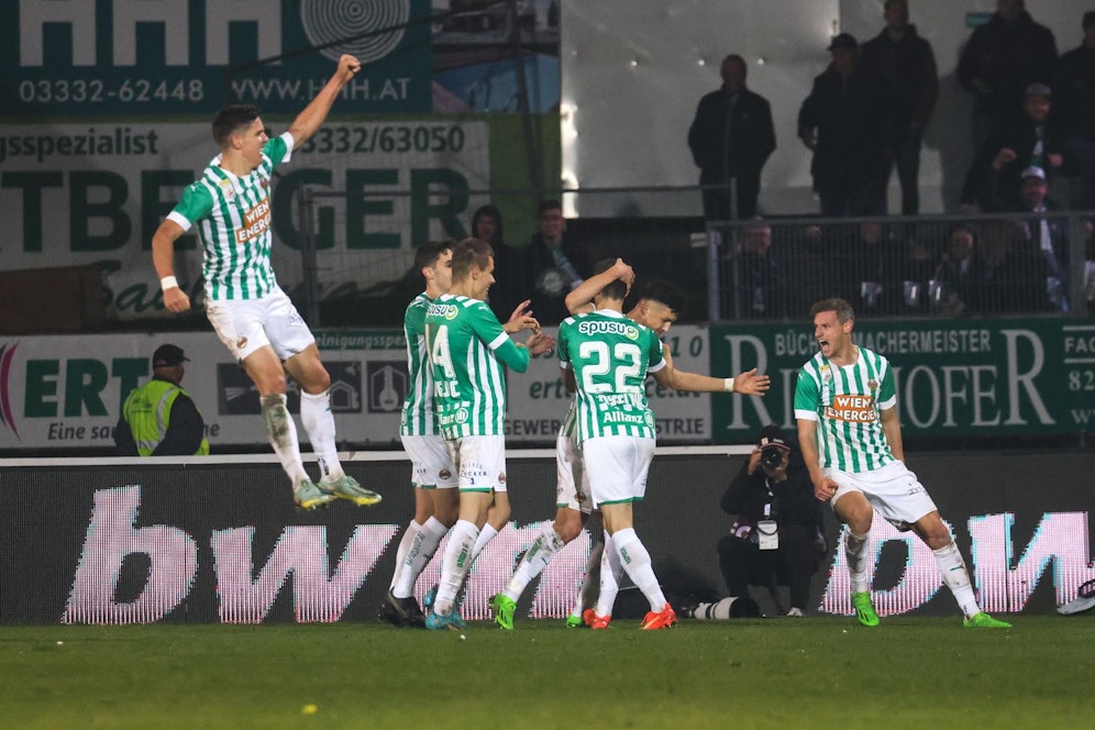 Rapid Wien feierte einen späten Erfolg in Hartberg. 