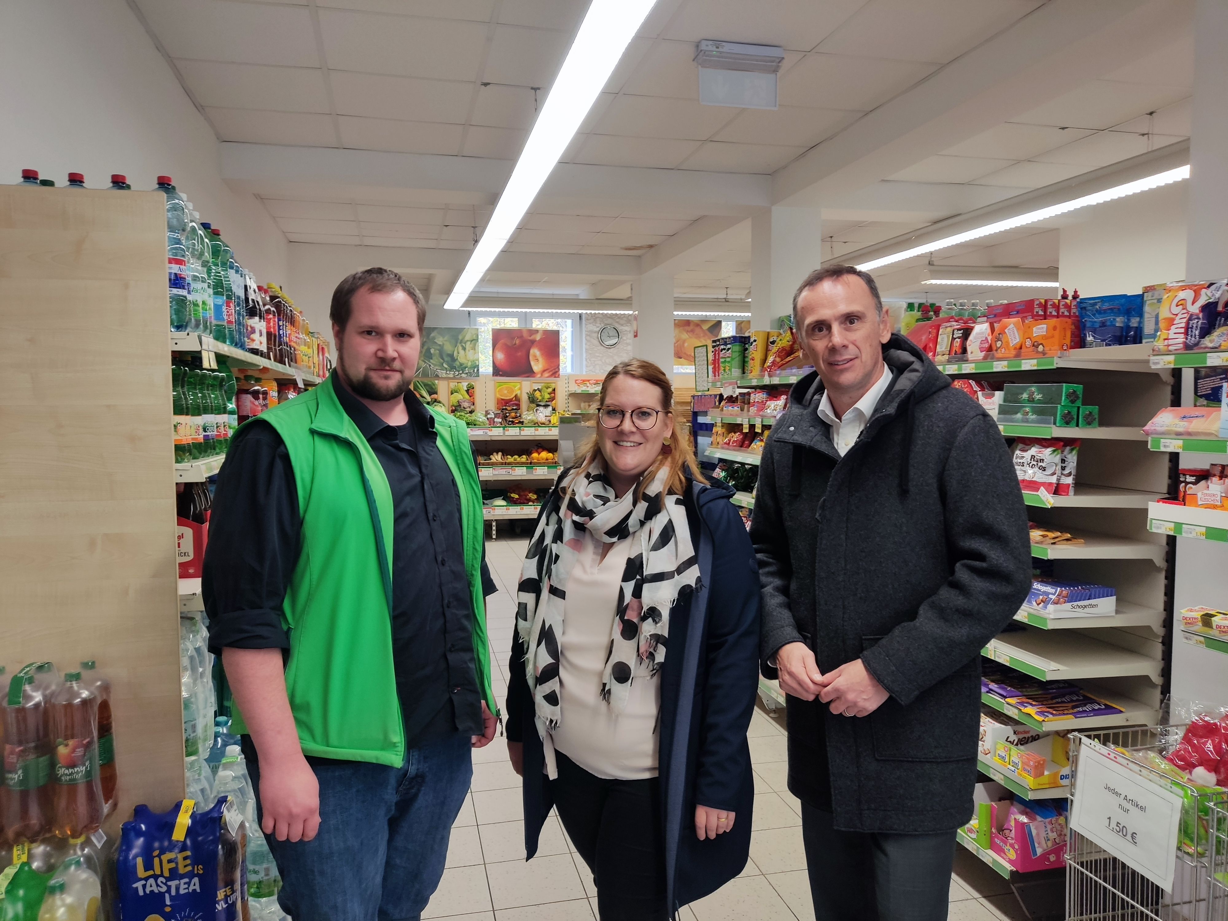 Landesrat Jochen Danninger und Ortschefin Katharina Trettler besuchte Kaufmann Stefan Marsteurer