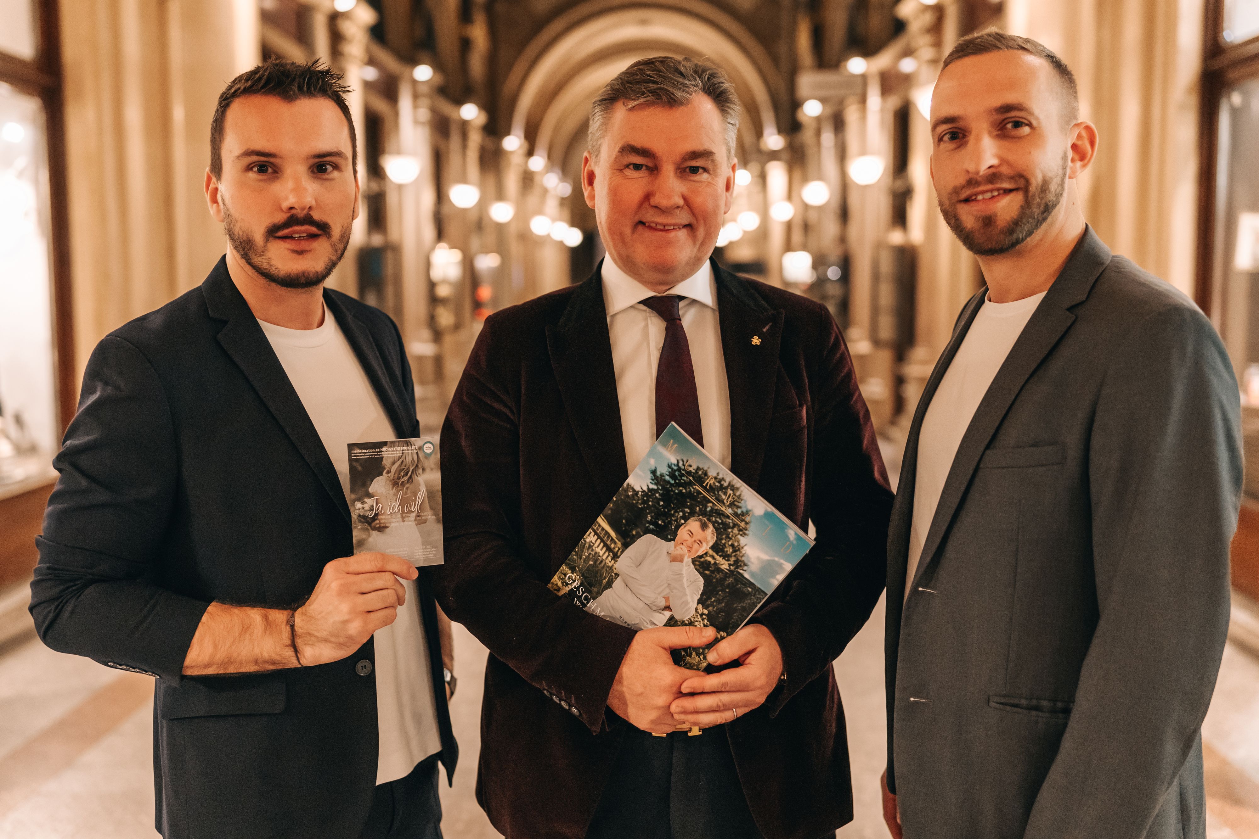 Lukas Hasenauer und Dominik Scherz von "meinelocation.at" präsentierten das neue meinelocation.at Hochzeitsbooklet mit Spitzenkoch Toni Mörwald.